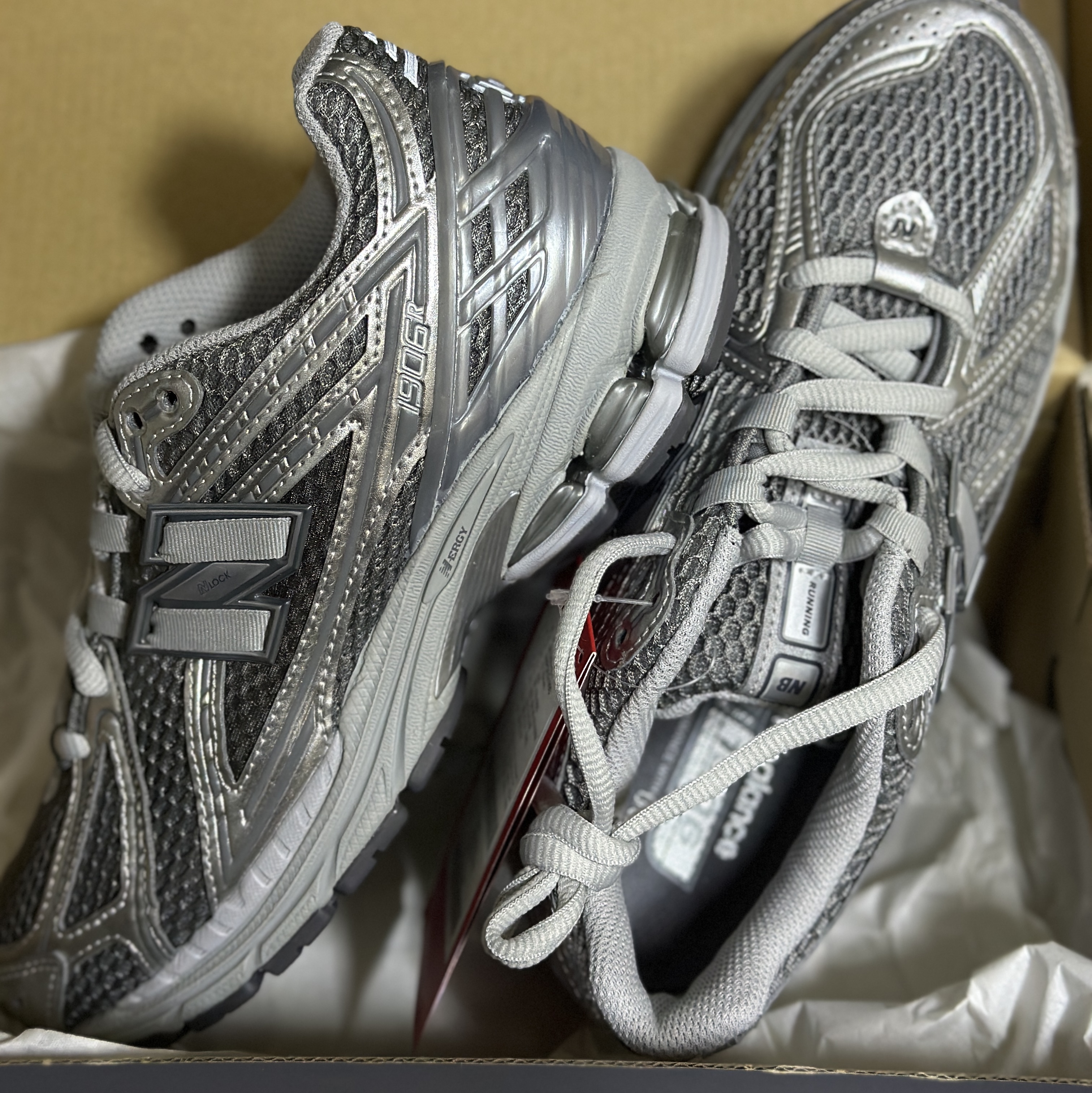 New Balance 1906R Harbor Grey Silver Metalic 착용 스타일