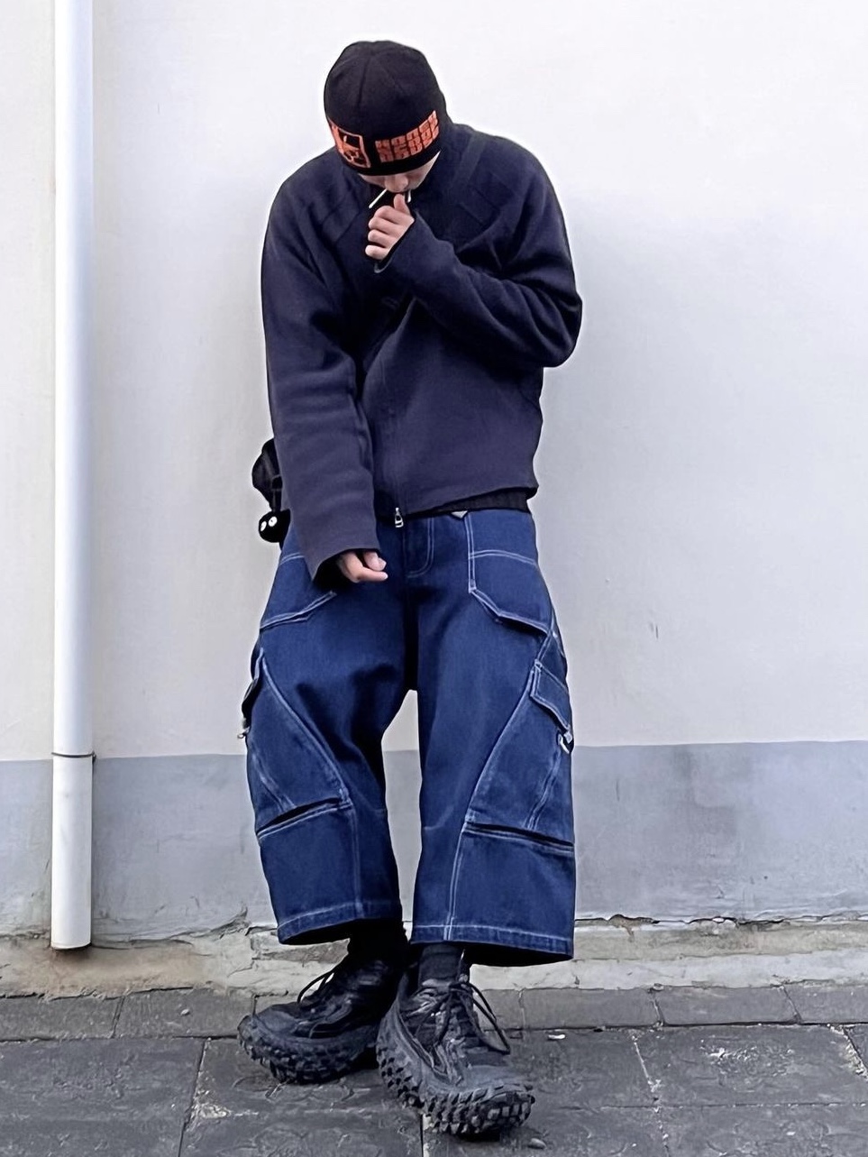 Honey Scoop House Honey Comb Beanie Black, Balenciaga Defender Sneakers Black 착용 스타일