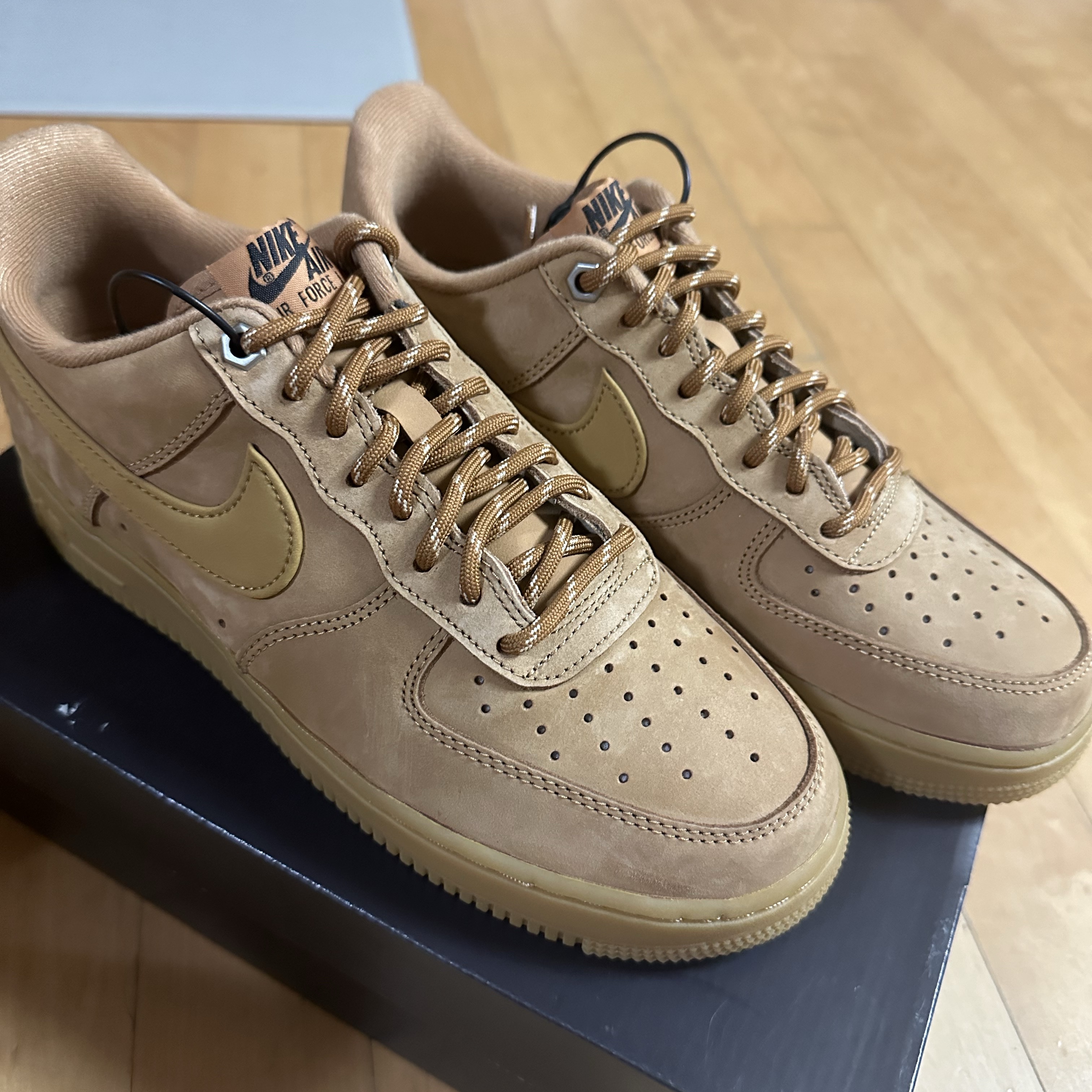 Nike Air Force 1 '07 WB Flax 착용 스타일