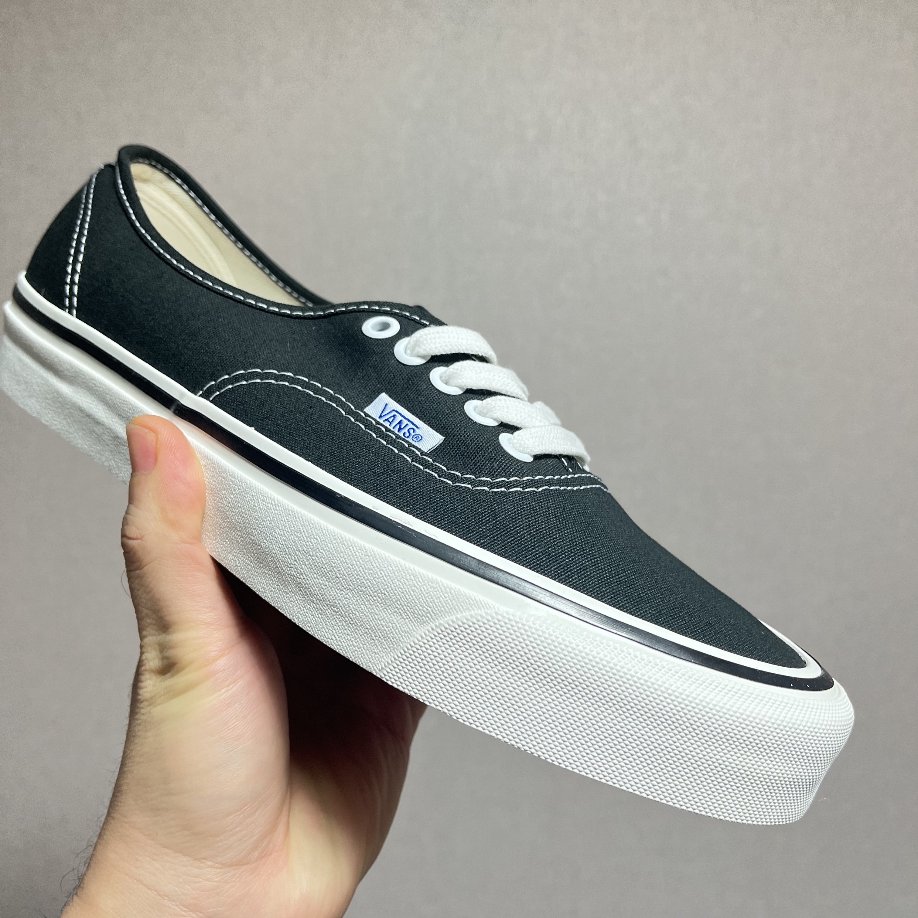 Vans Authentic 44 DX Anaheim Factory Black 착용 스타일