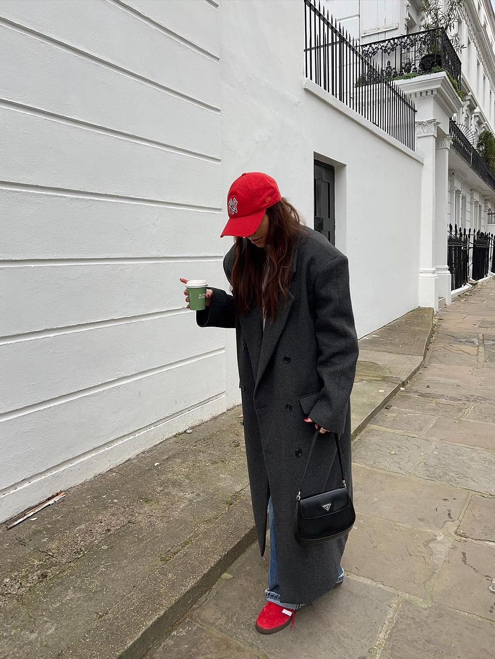 Supreme Washed Chino Twill Camp Cap Red, New Era x MoMA New York Yankees Cap Kelly Green 착용 스타일 - 2