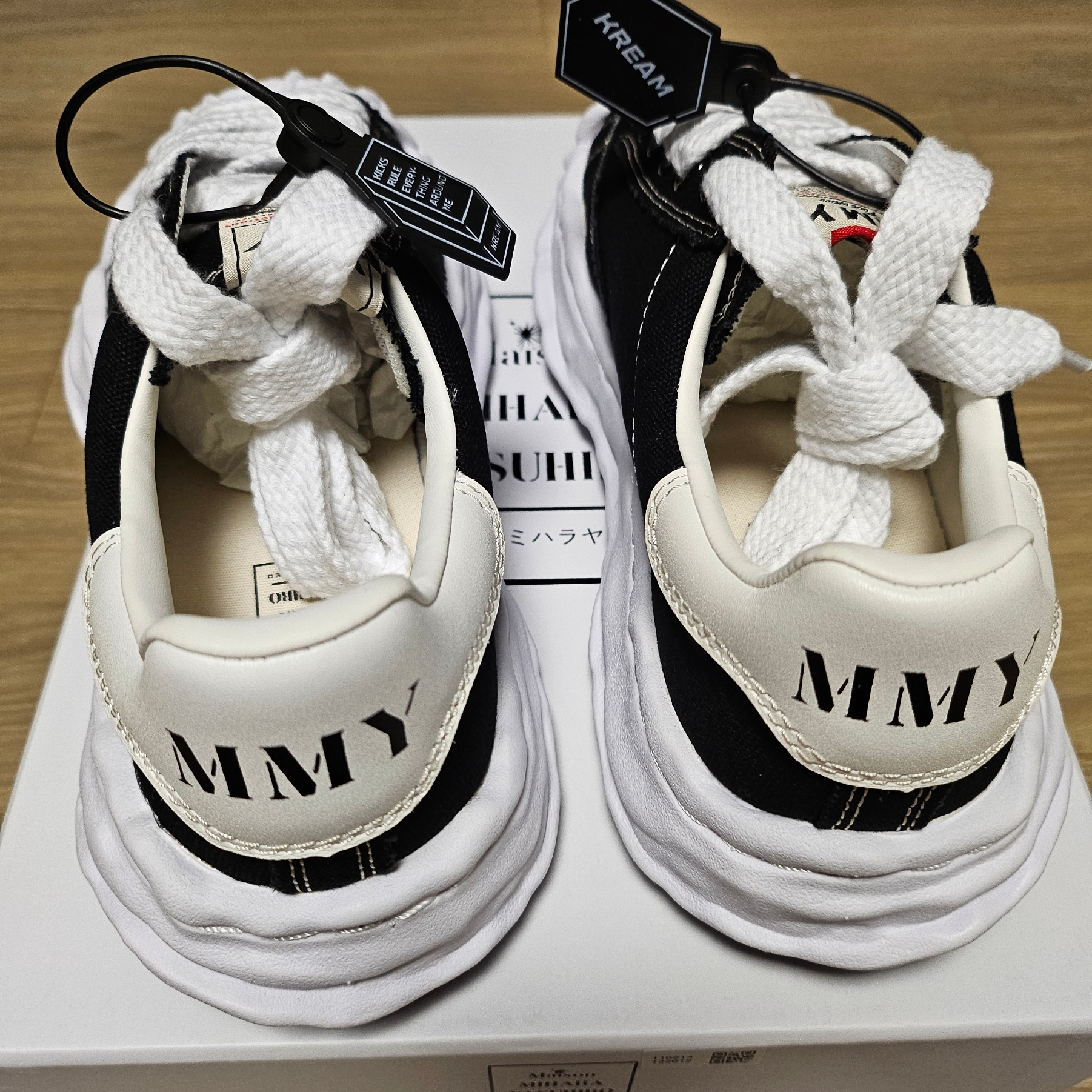 Maison Mihara Yasuhiro Blakey OG Sole Canvas Low-top Sneakers Black White 착용 스타일 - 2