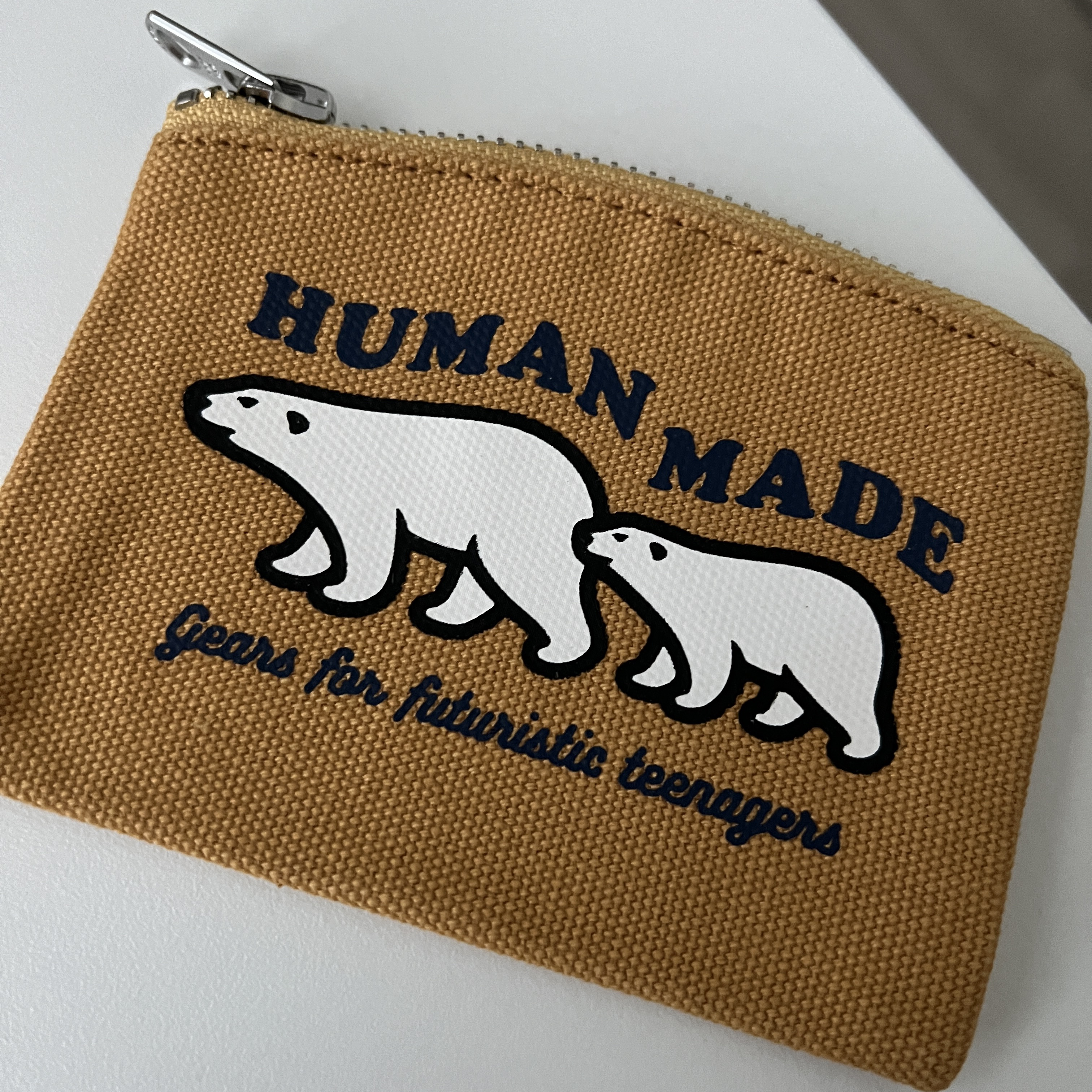 Human Made Card Case Beige 착용 스타일