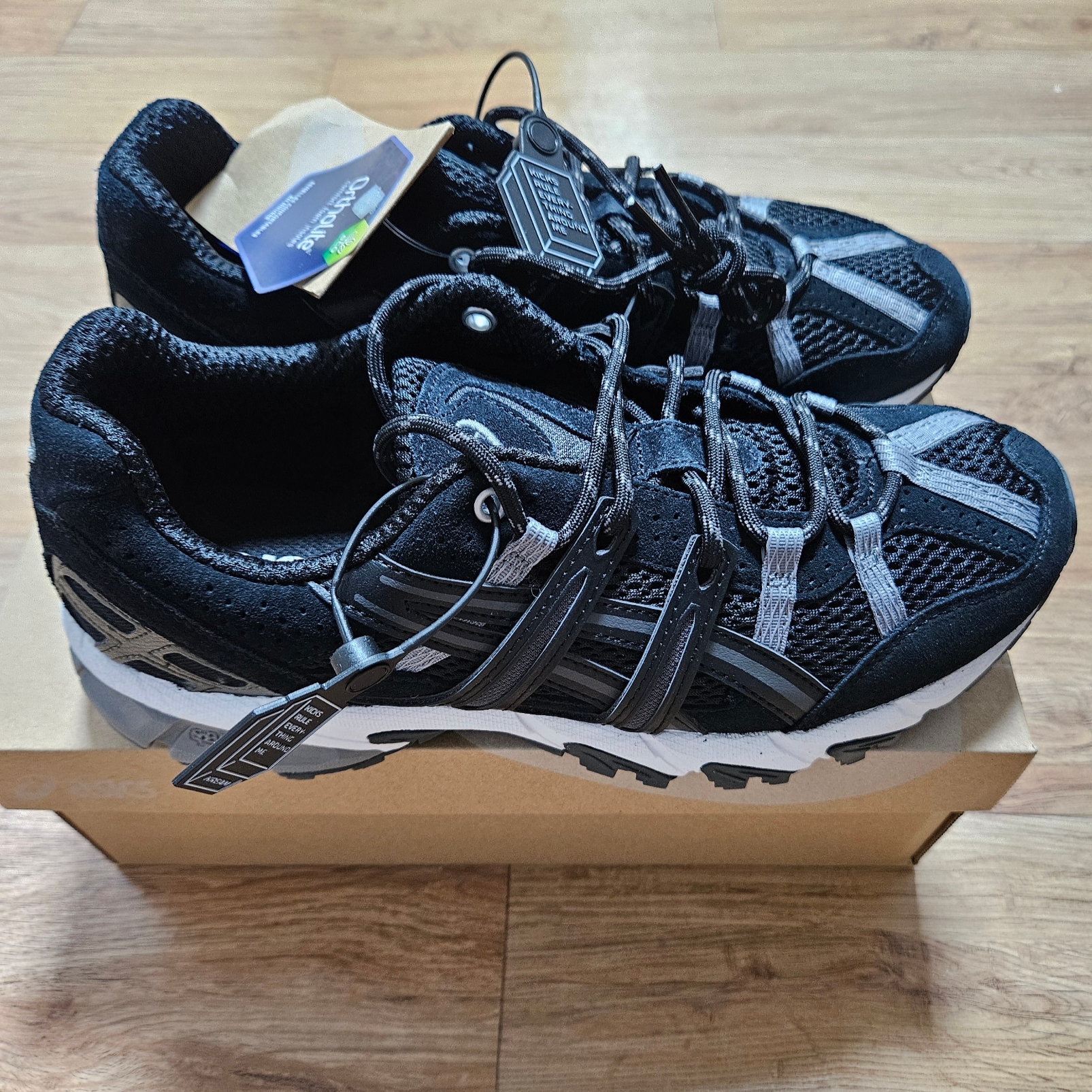 Asics Gel-Sonoma 15-50 Black Clay Grey 착용 스타일 - 2