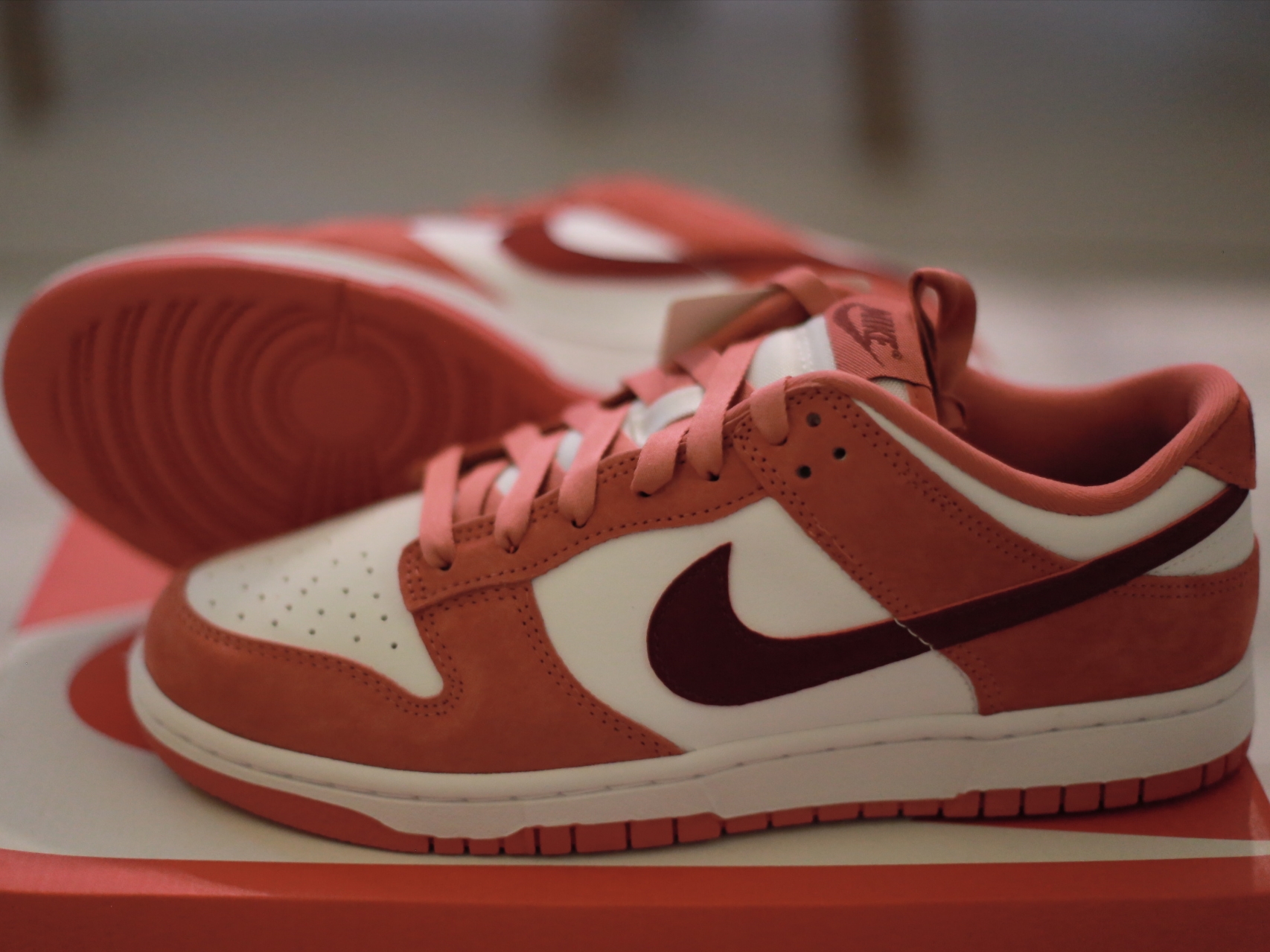(W) Nike Dunk Low Valentine Day White Adobe 착용 스타일 - 4