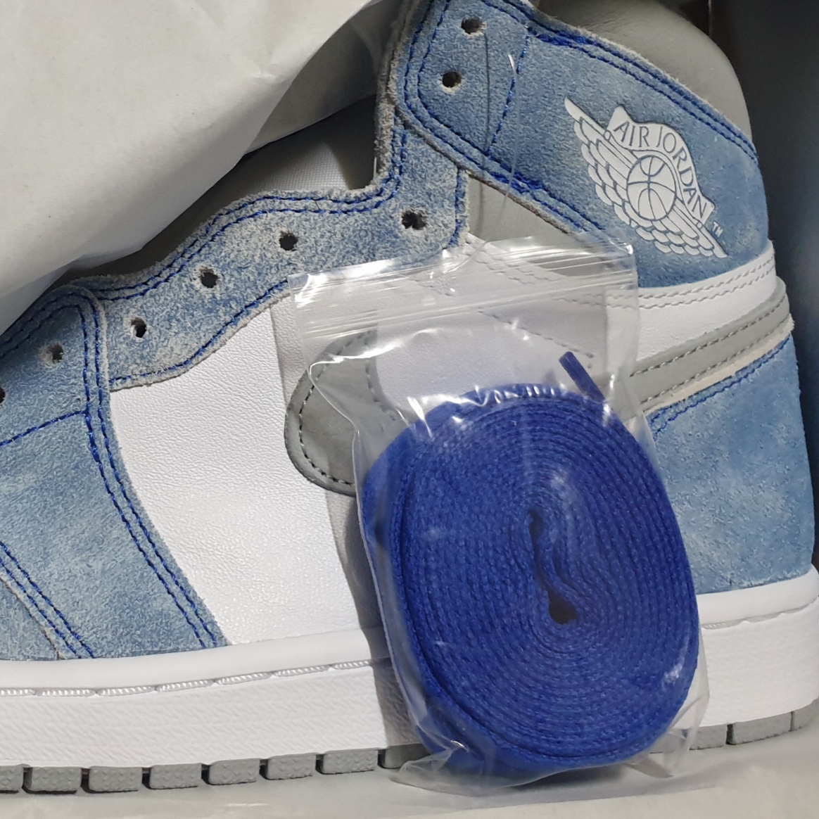 Jordan 1 Retro High OG Hyper Royal 착용 스타일