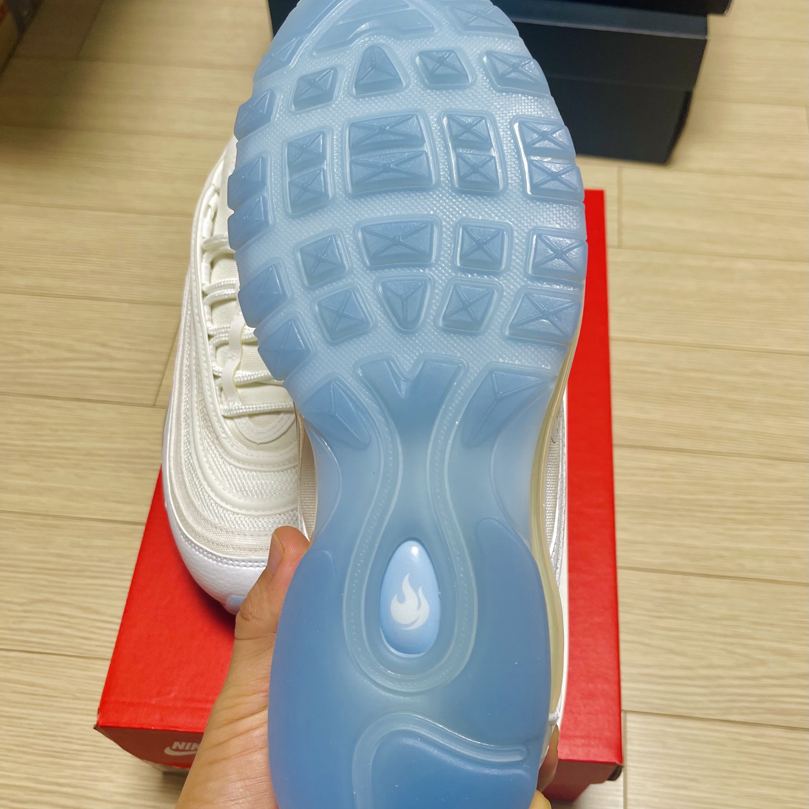 Nike Air Max 97 White Ice 착용 스타일 - 3