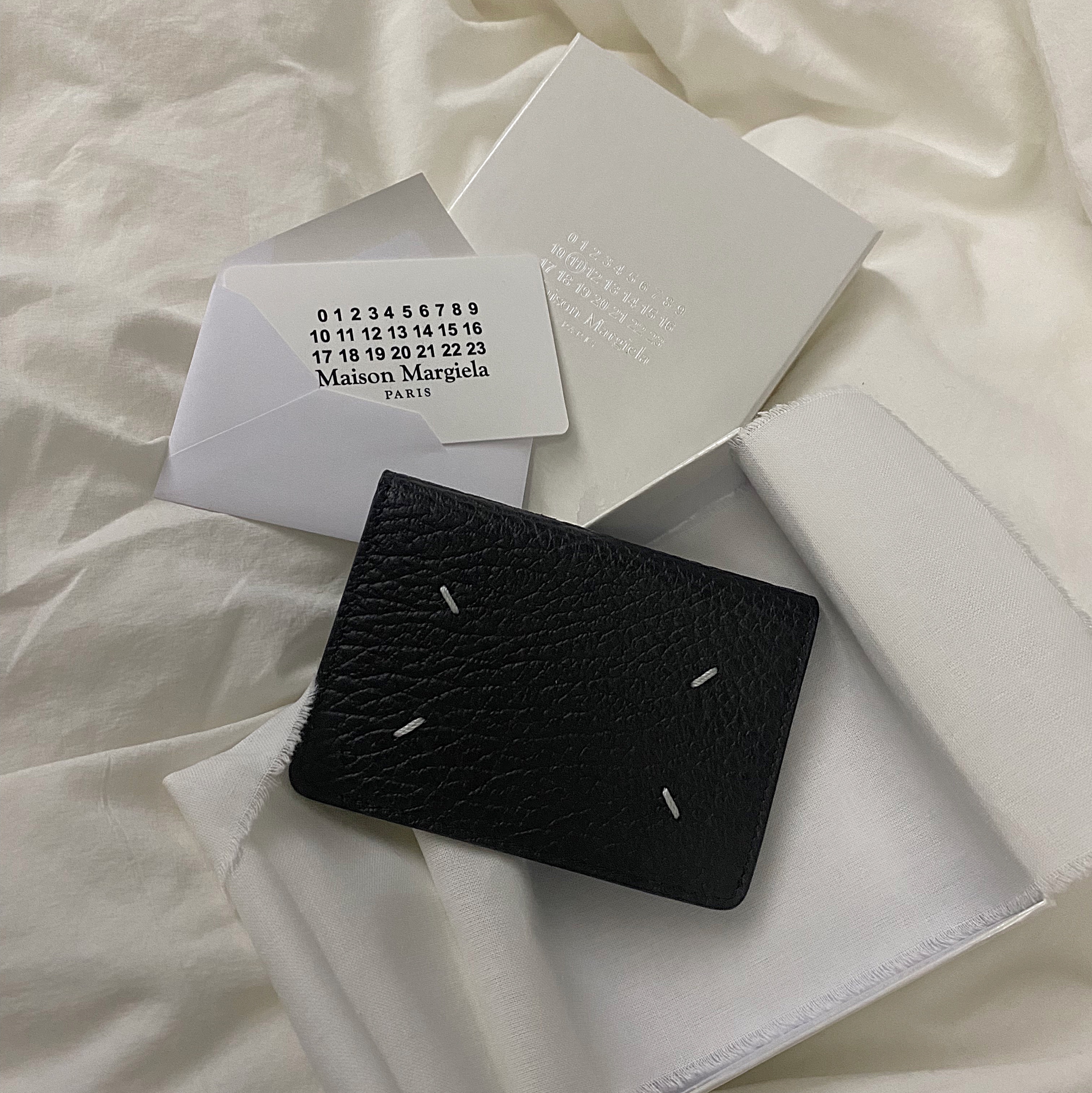 Maison Margiela Bovine Leather Card Holder Black 착용 스타일