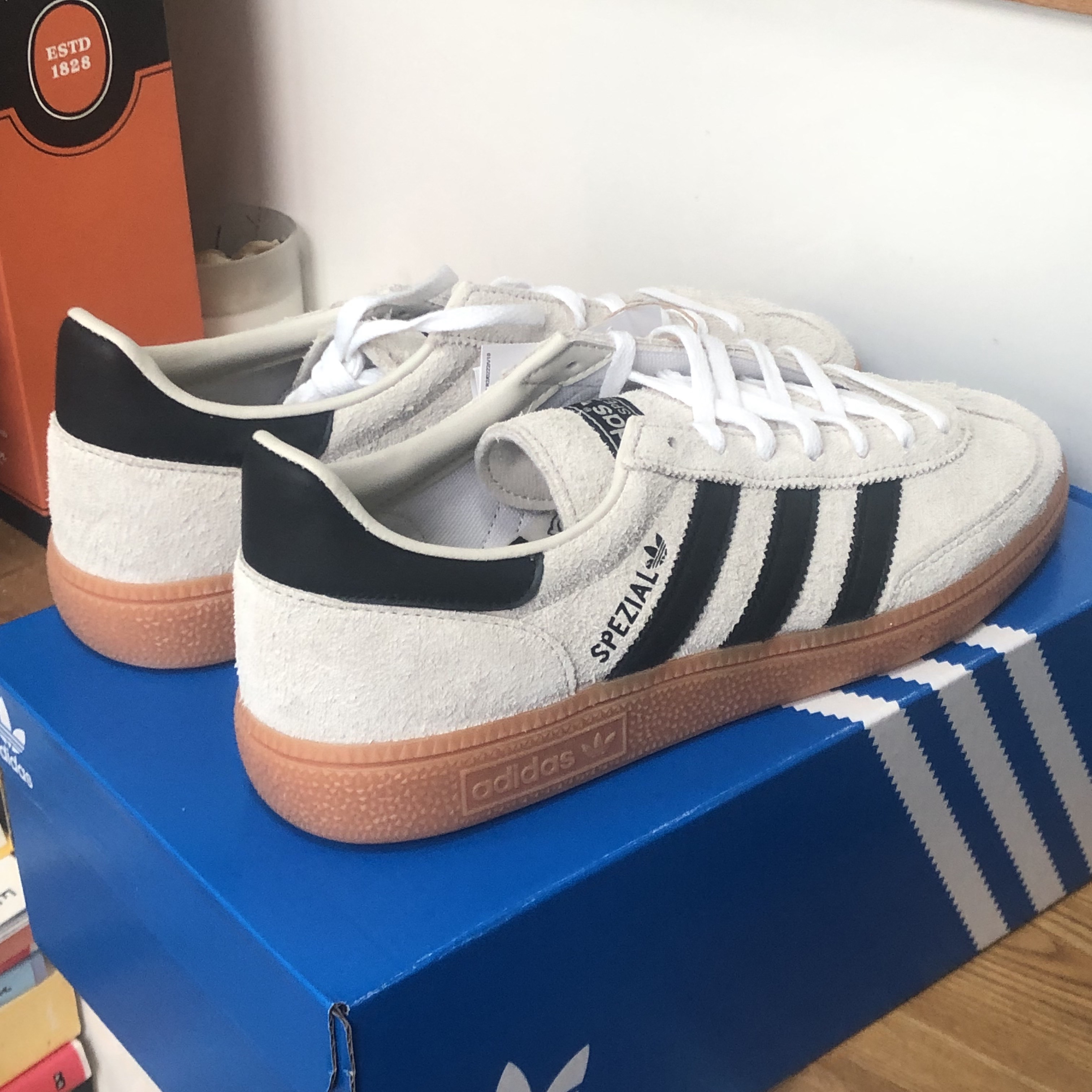 (W) Adidas Spezial Handball Aluminium Core Black 착용 스타일