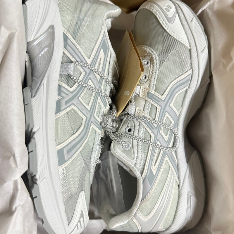 Asics x Atmos x Ojos Gel-1130 RE Glacier Grey Pure Silver 착용 스타일 - 1