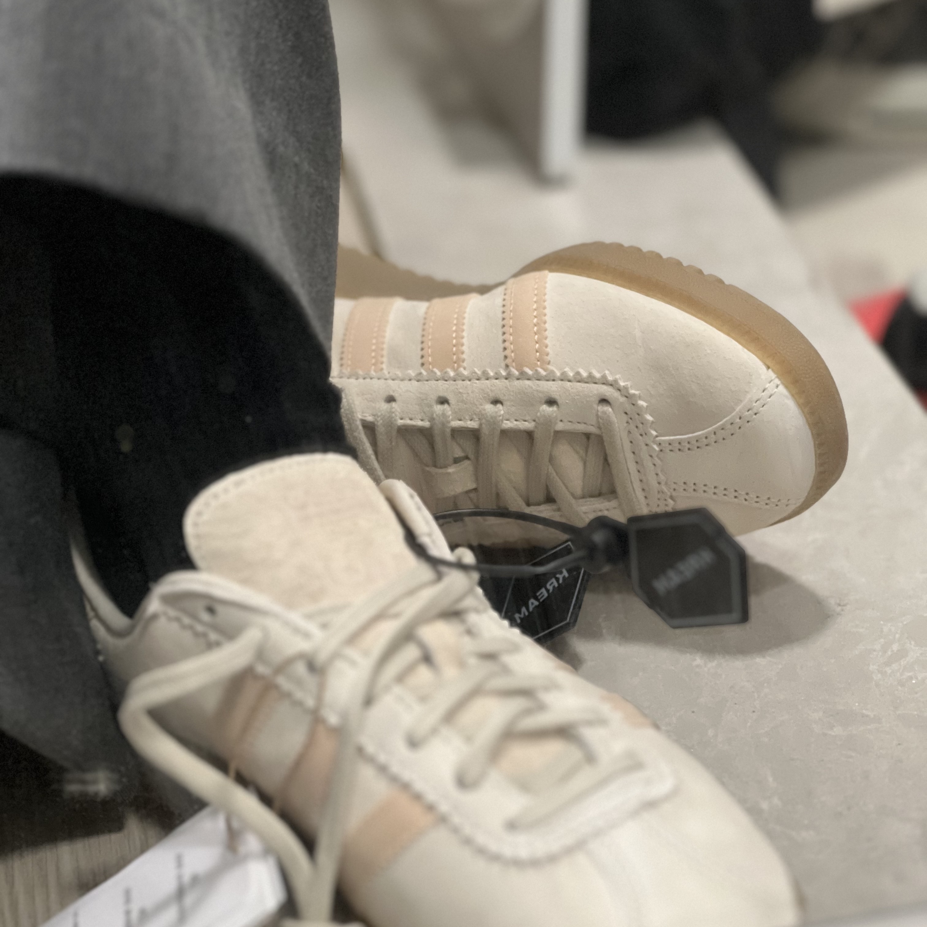 Adidas Bermuda Wonder White 착용 스타일 - 1