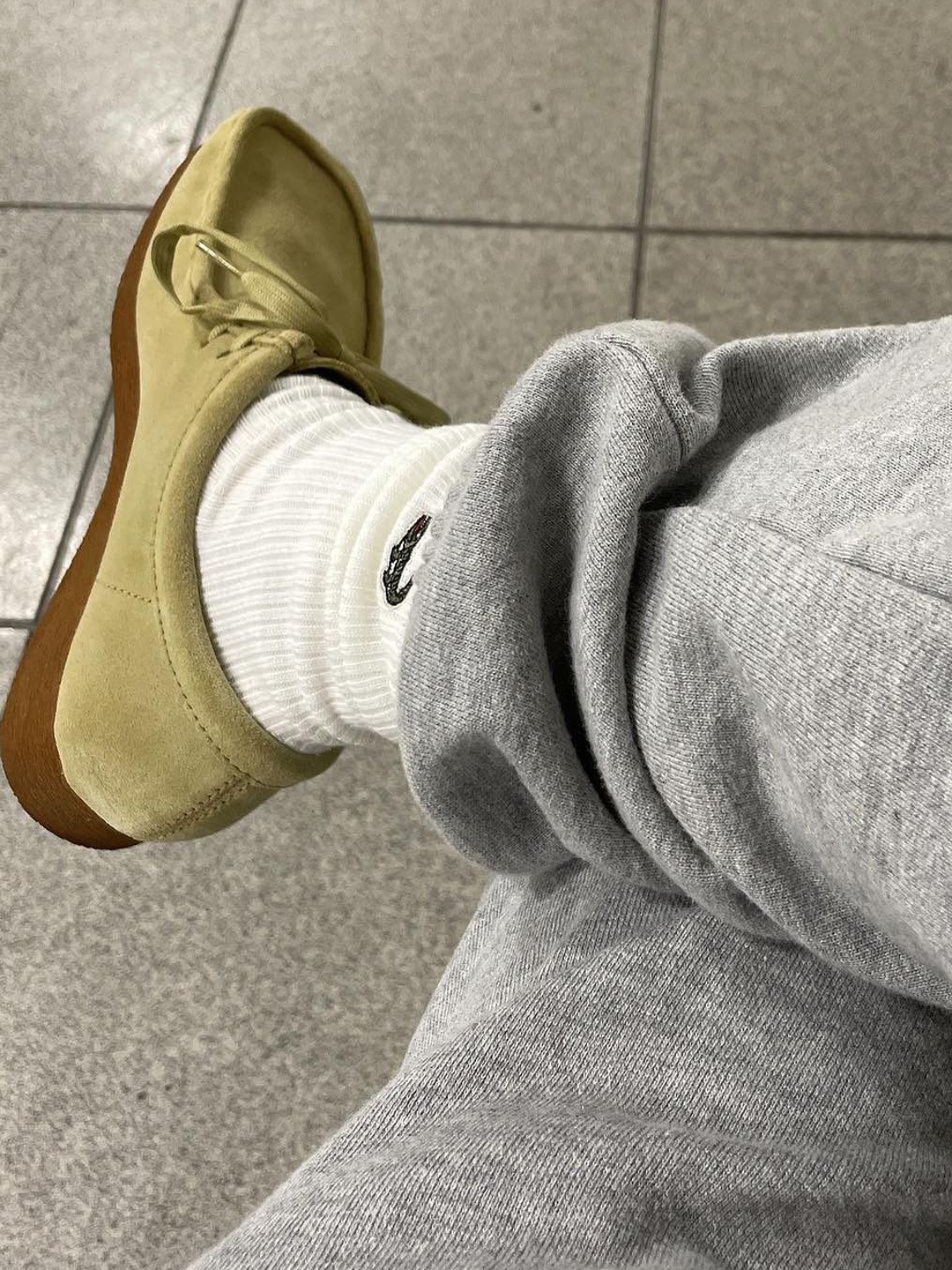 Clarks Wallabee Maple Suede 착용 스타일 - 5