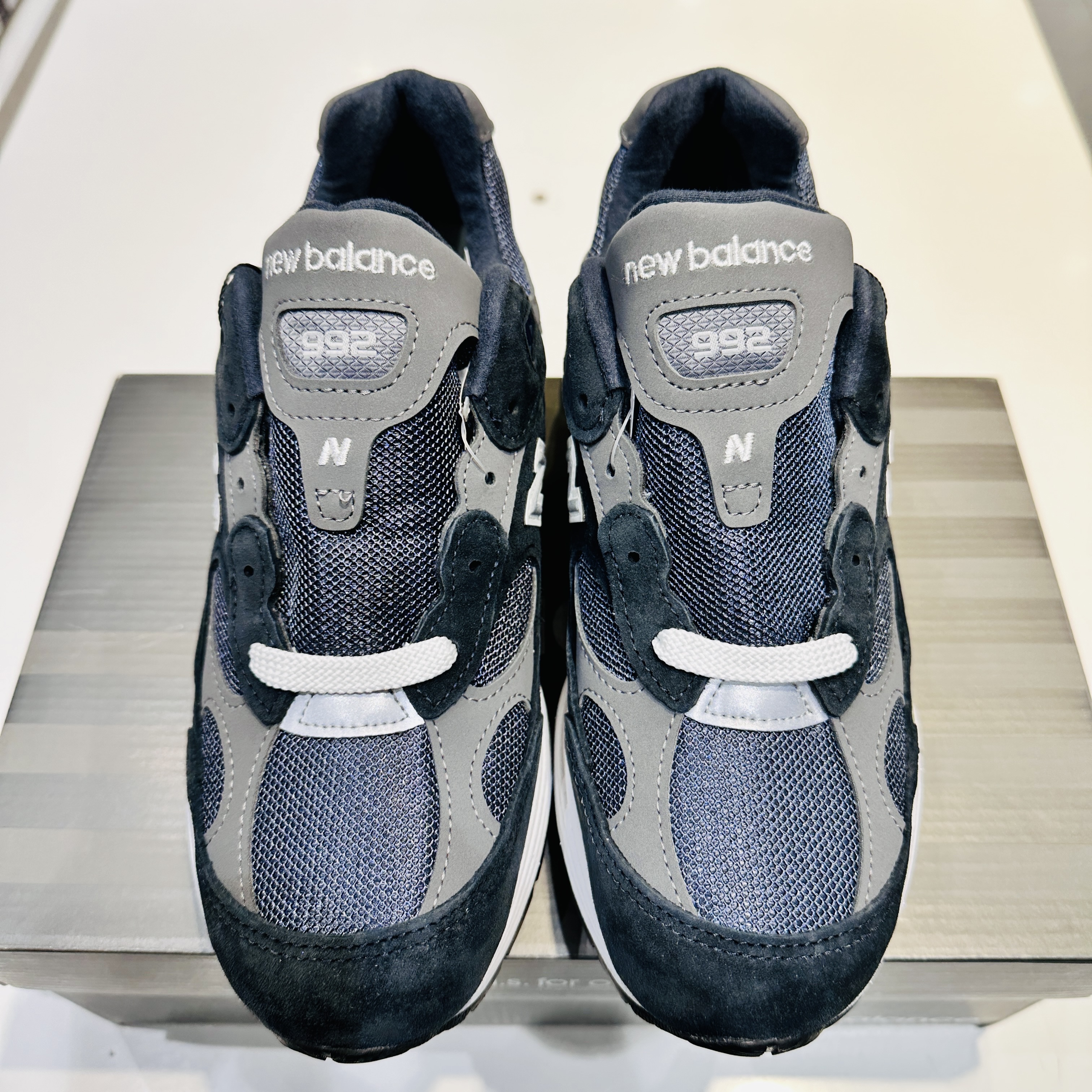 New Balance 992 Made in USA Navy 착용 스타일 - 1