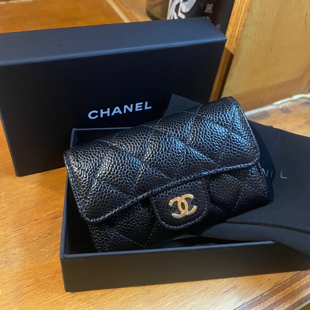 Chanel Classic Card Holder Grained Calfskin & Gold Black 착용 스타일