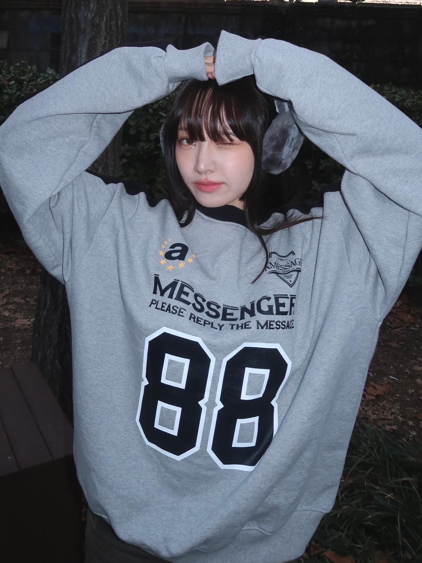 Sony WH-1000XM4 Black (Korean Ver.), (W) UGG Embroidered Logo Earmuff Metal 착용 스타일 - 4