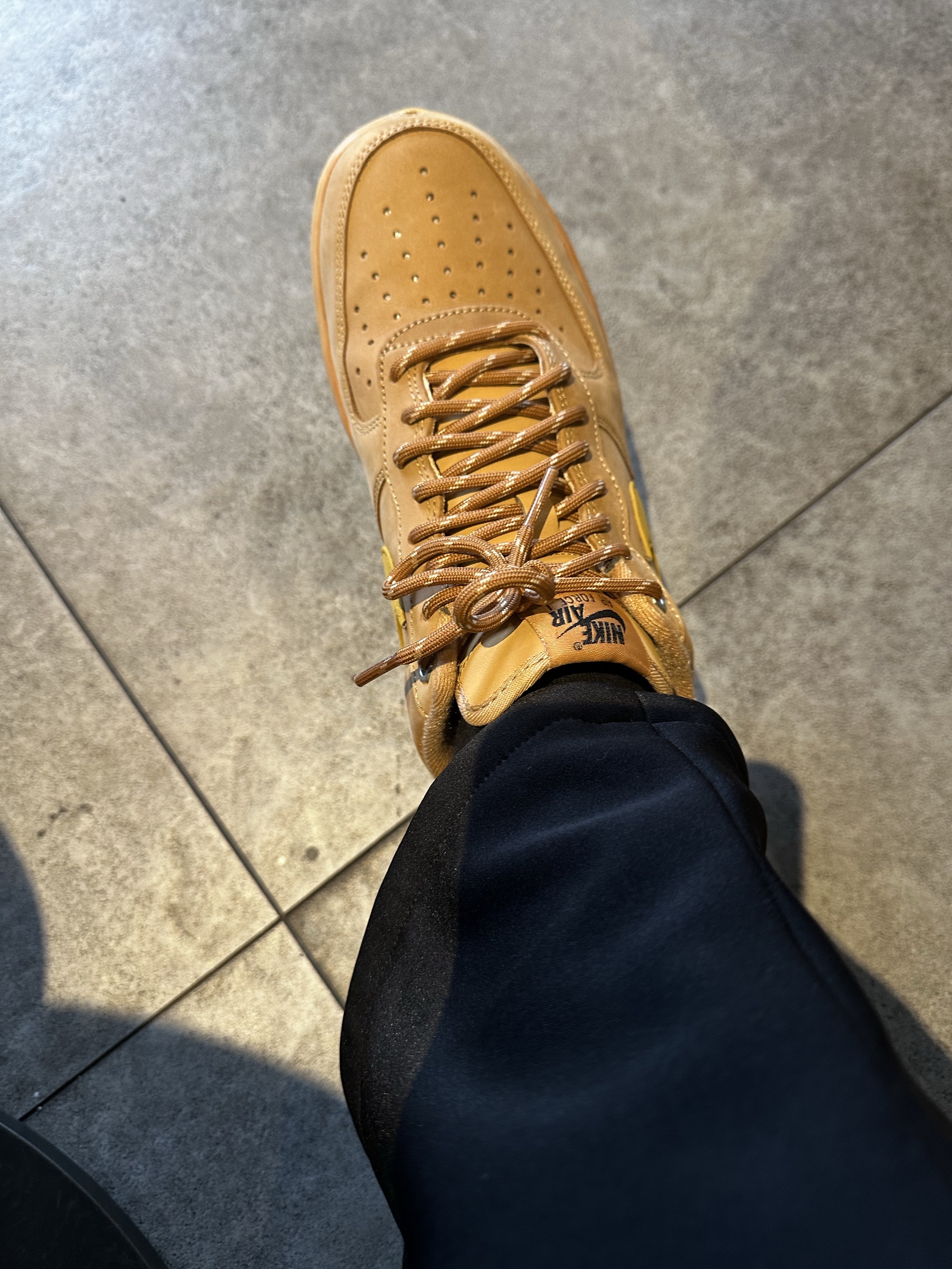 Nike Air Force 1 '07 WB Flax 착용 스타일