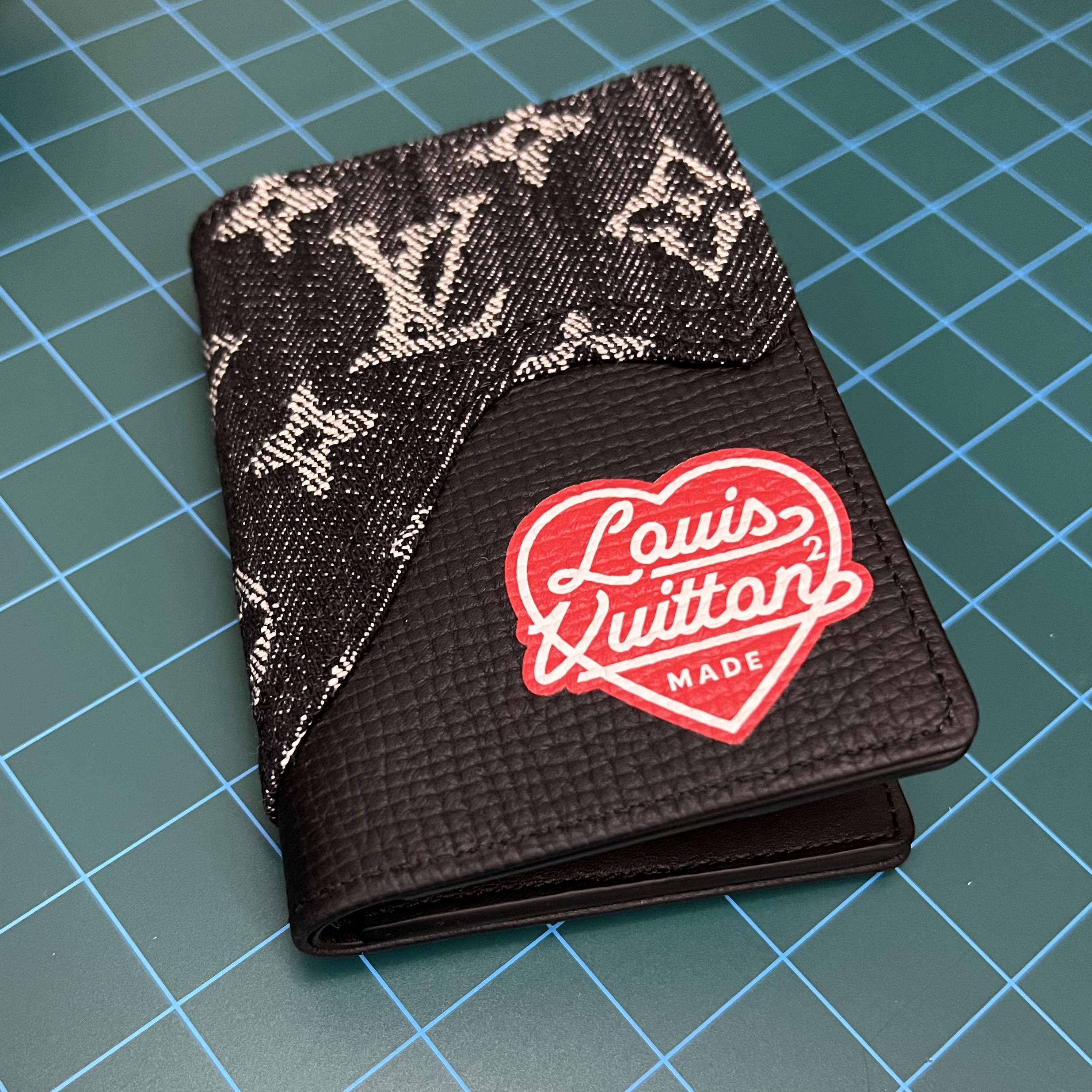 Louis Vuitton x Nigo Pocket Organizer Black 착용 스타일