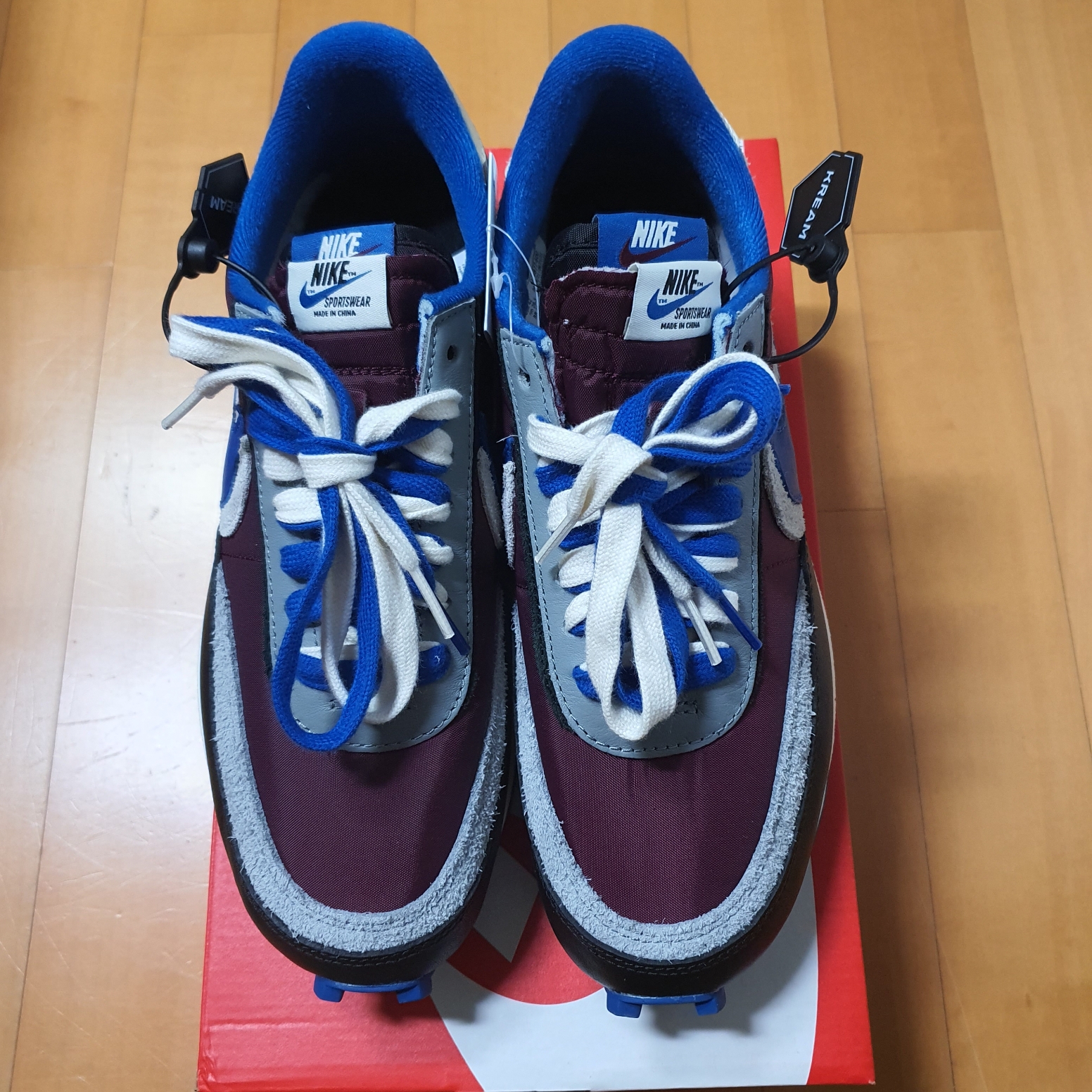 Nike x Sacai x Undercover LDWaffle Night Maroon Team Royal 착용 스타일