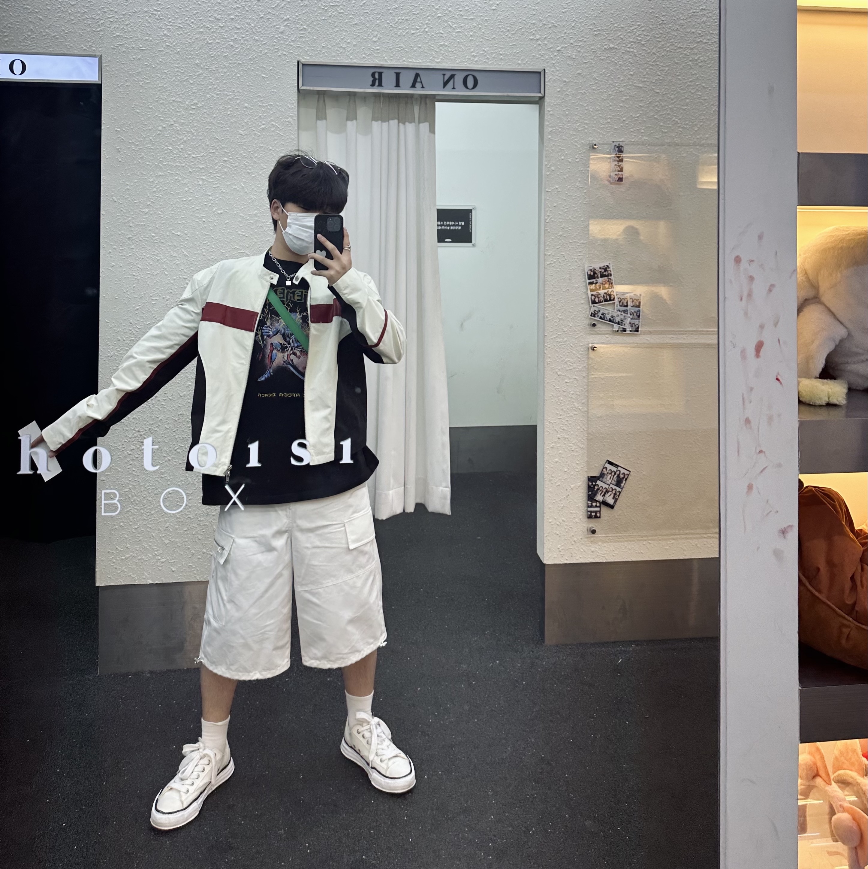 Matin Kim Faux Leather Racing Jacket Ivory, Matin Kim Cargo Cross Mini Bag Green 착용 스타일 - 2