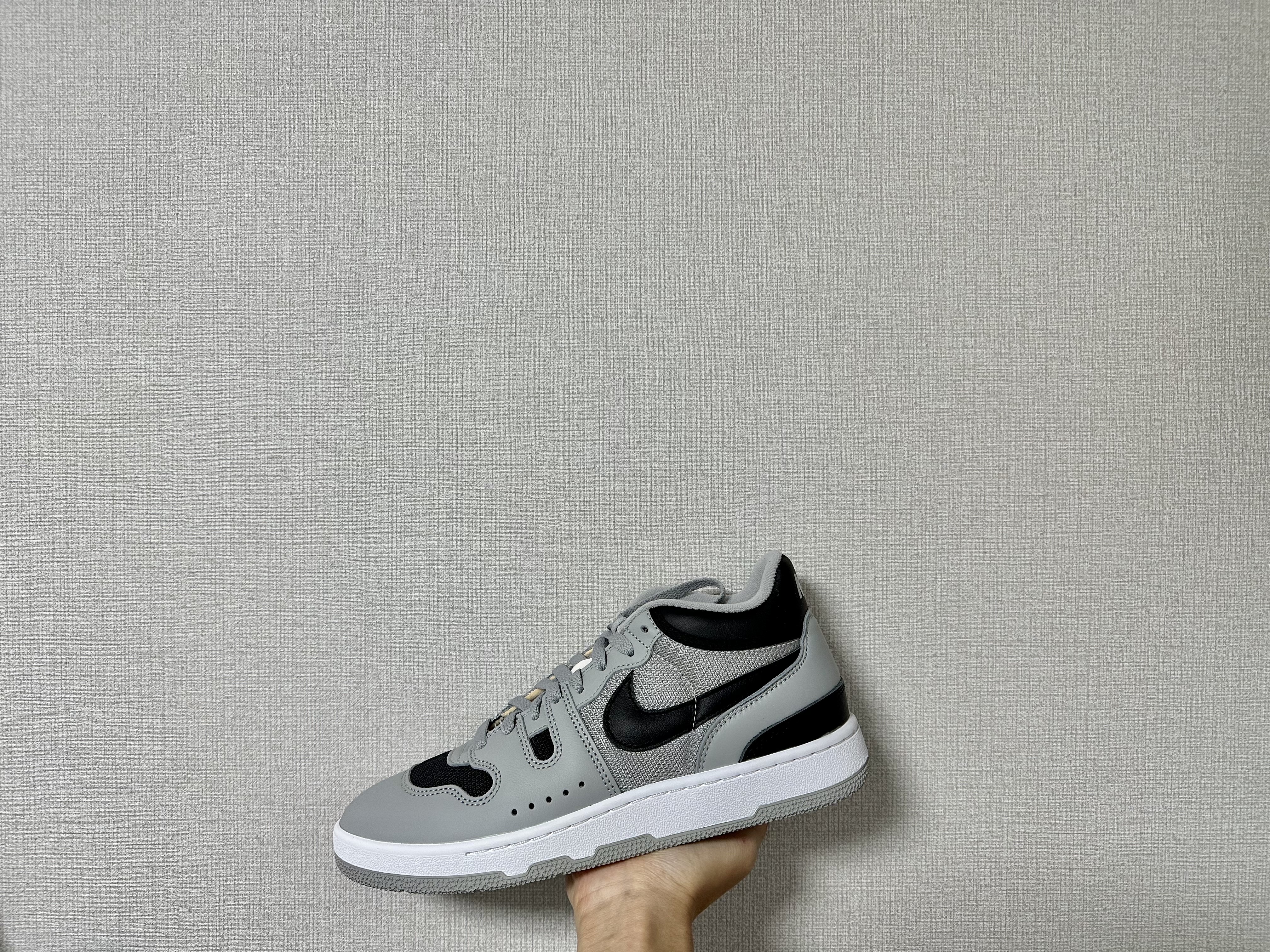 Nike Mac Attack QS SP Light Smoke Grey 착용 스타일 - 2