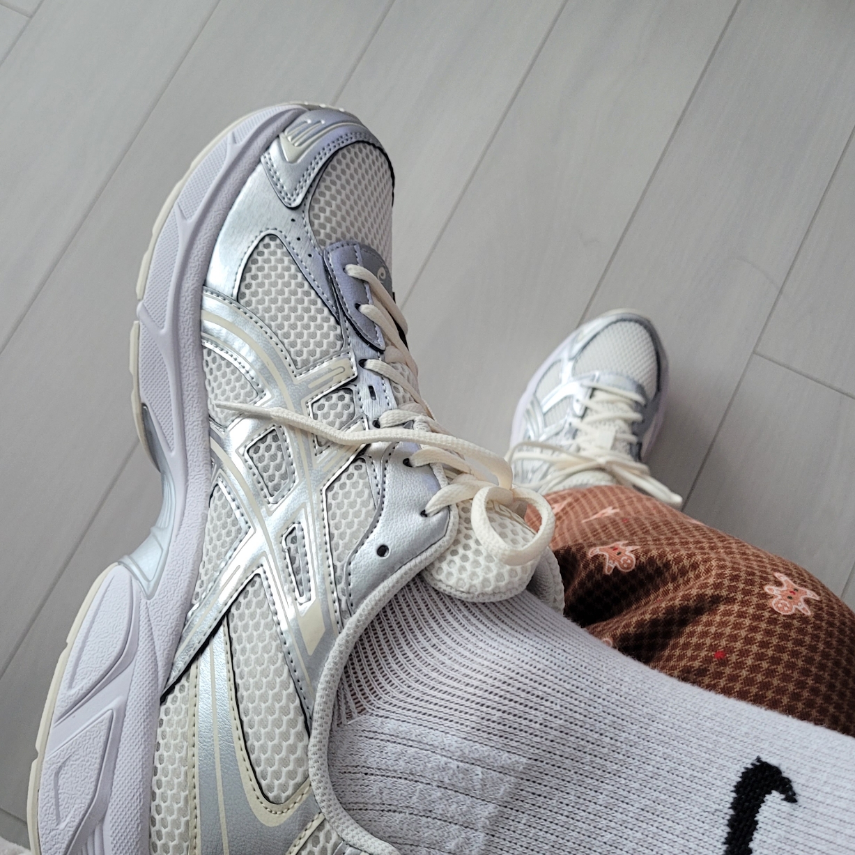 (W) Asics Gel-1130 Cream Pure Silver 착용 스타일 - 3