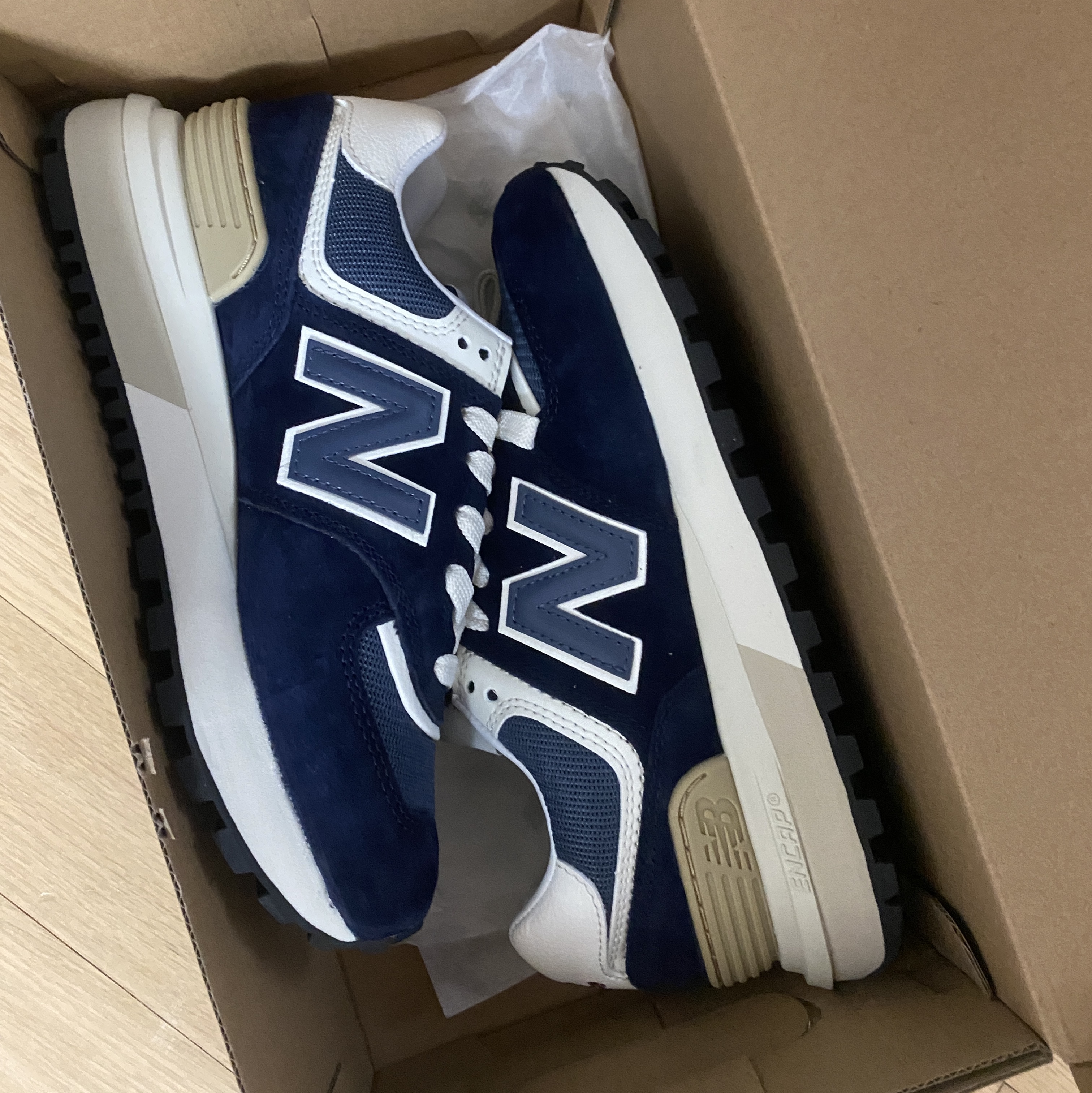New Balance 574 Legacy Navy 착용 스타일