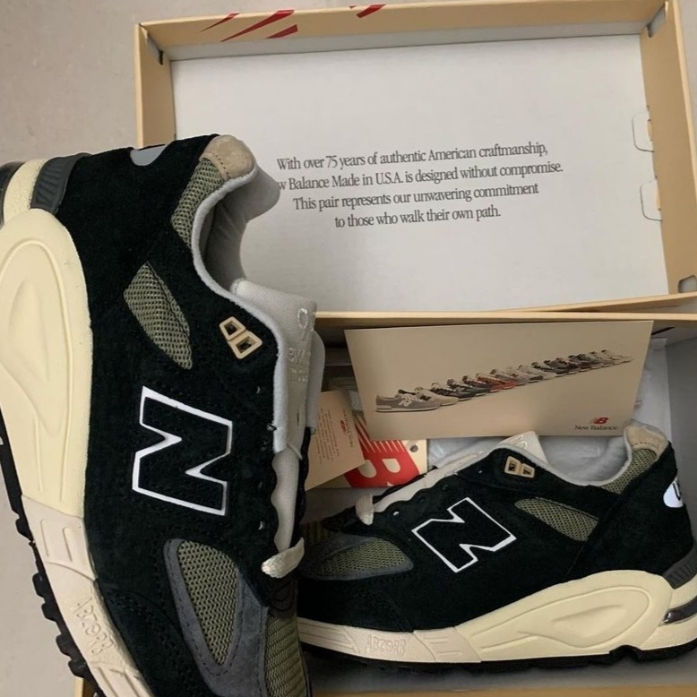 New Balance 990v2 Made in USA Black True camo 착용 스타일