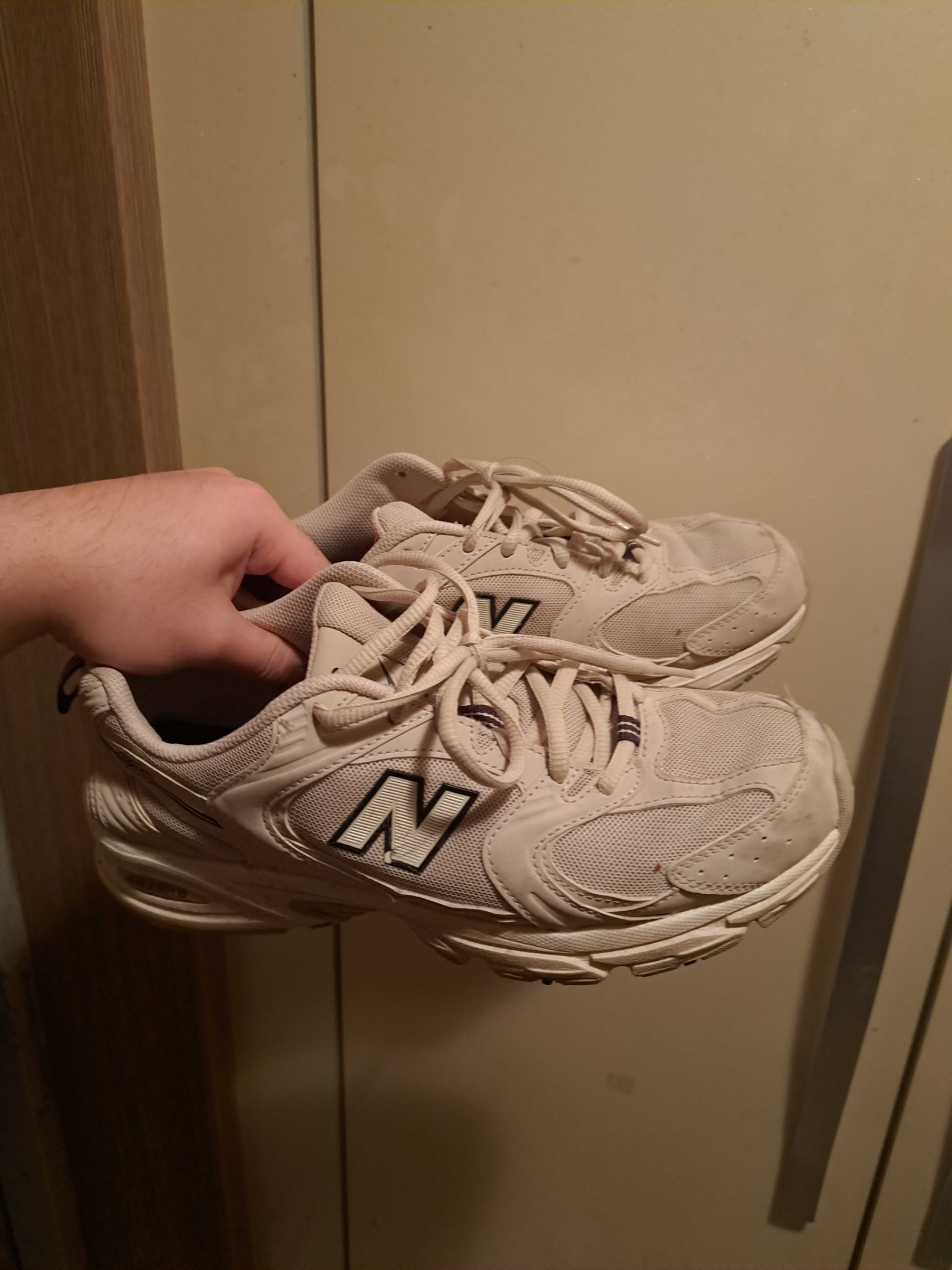 New Balance 530 Ivory 착용 스타일 - 1