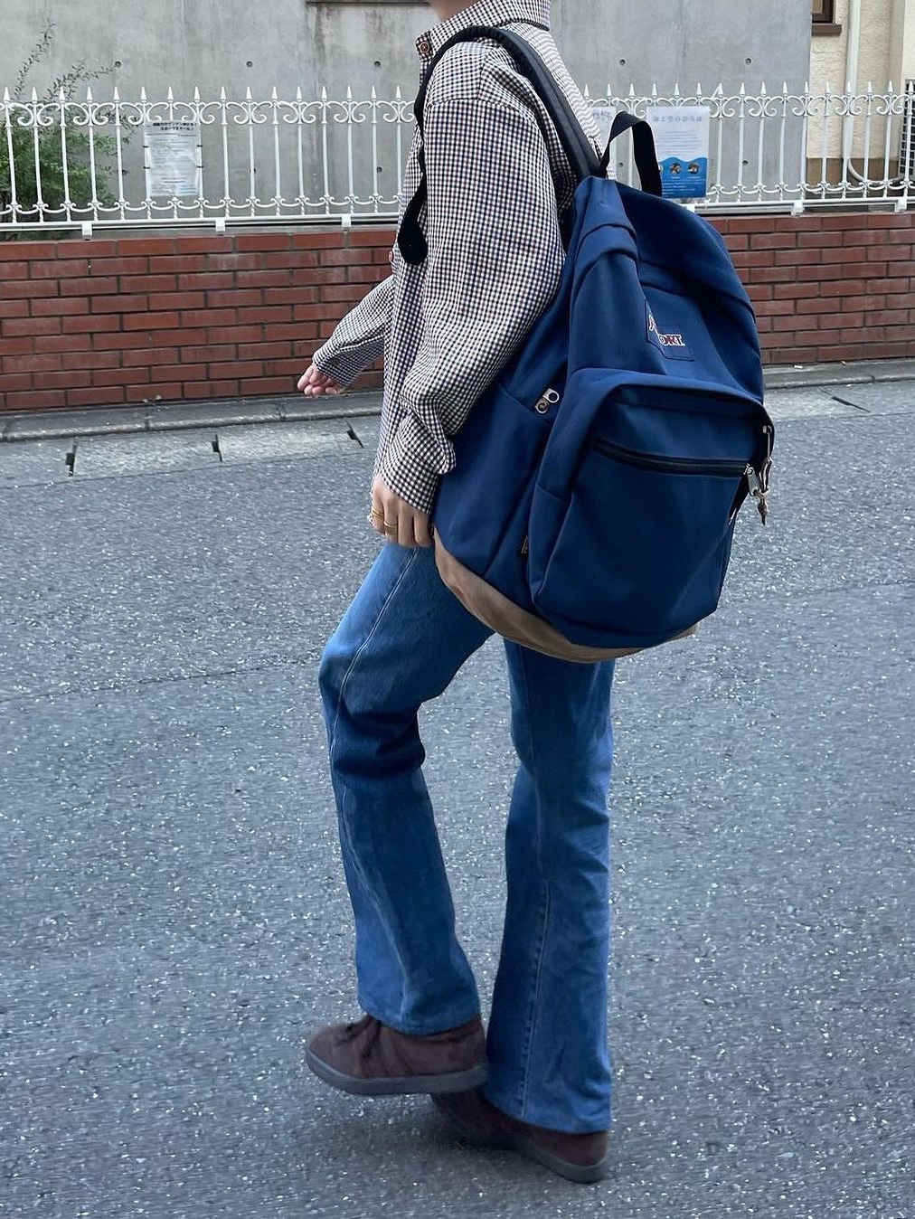 Jansport Half Pint Mini Backpack Black, Jansport Right Pack Backpack Navy 착용 스타일 - 4