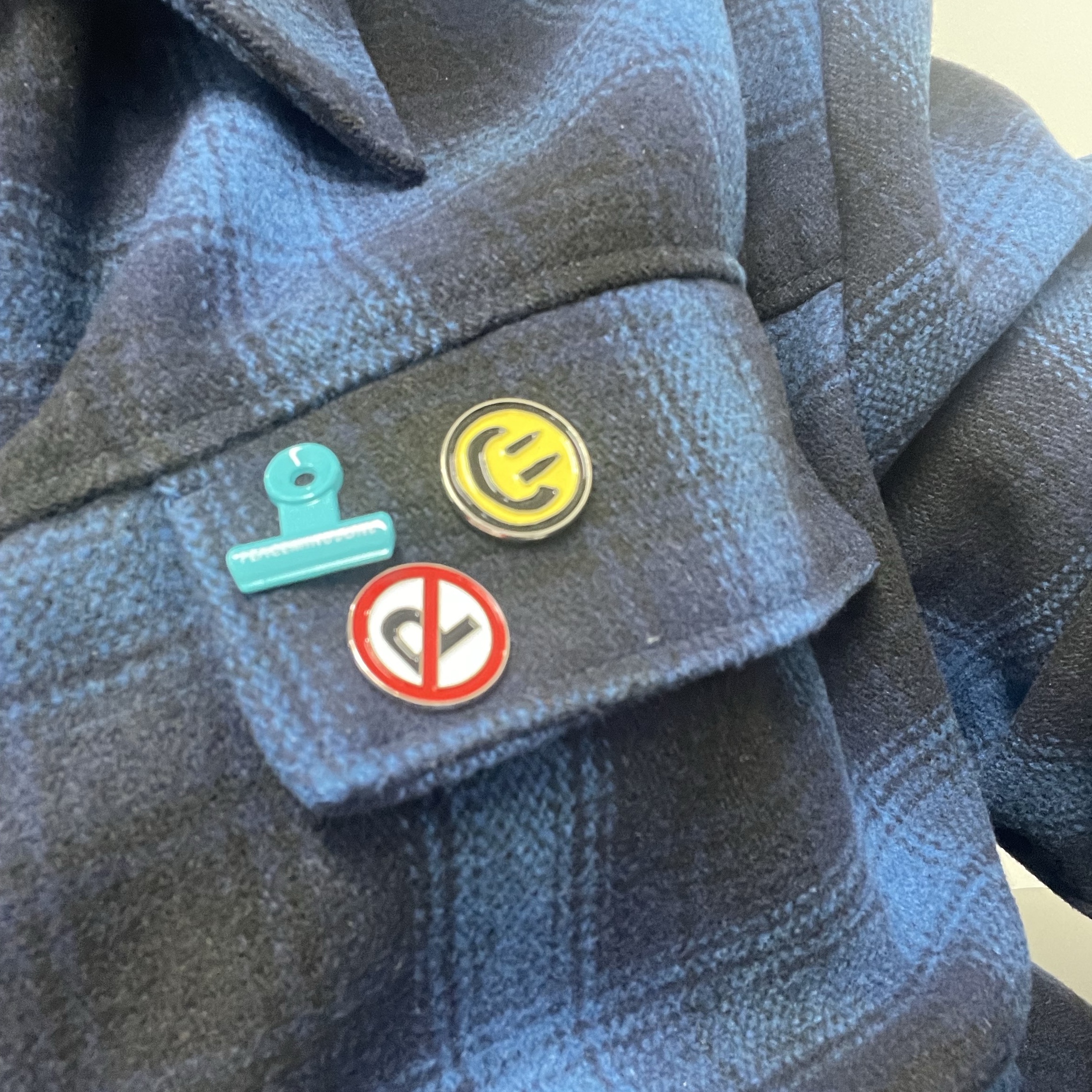 Peaceminusone Bulldog Clip Pin Set #1 Mint 착용 스타일