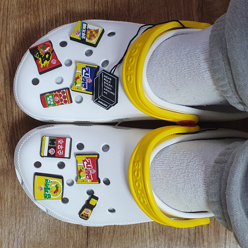 Crocs x Ottogi Classic Clog White Yellow 착용 스타일