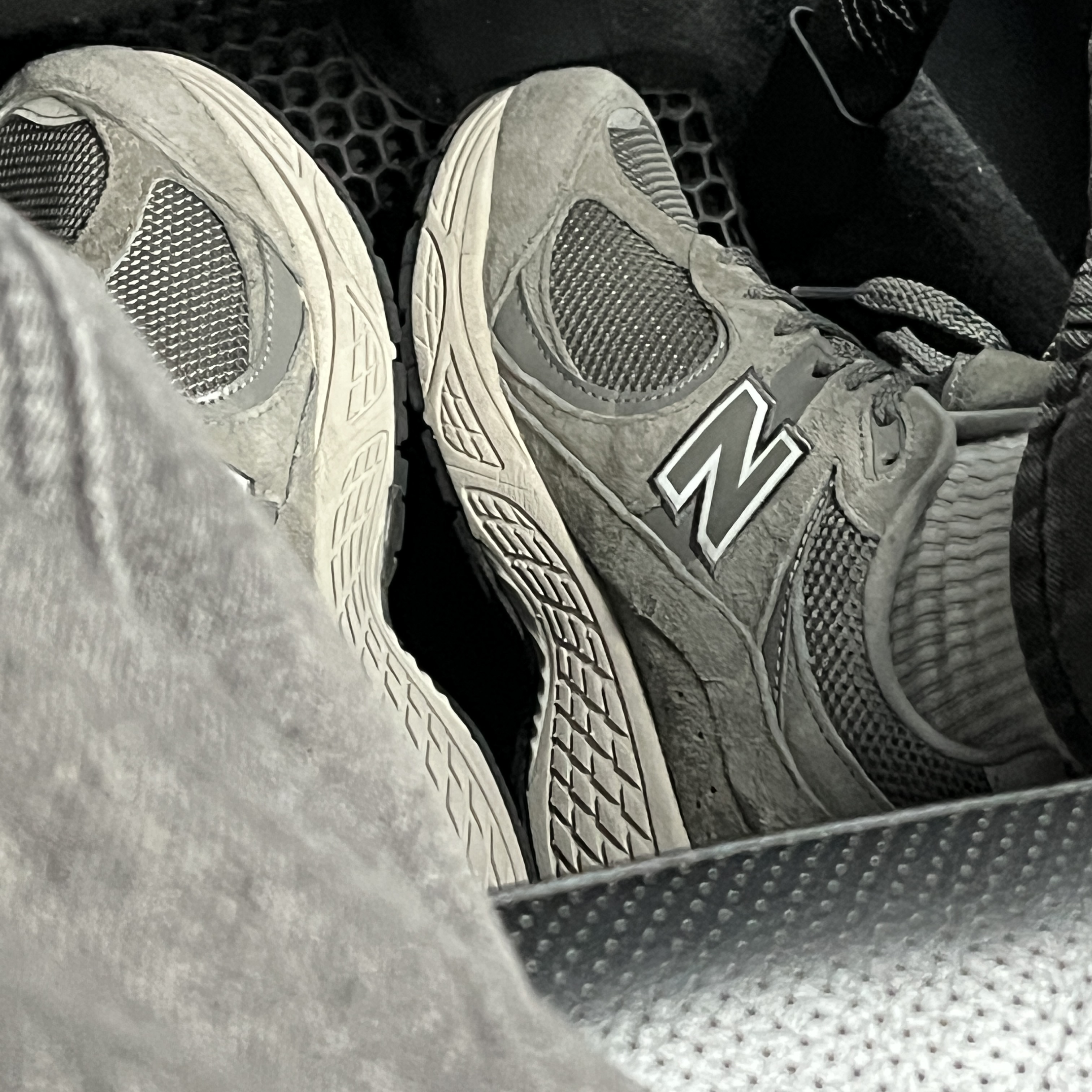 New Balance 2002R Grey 착용 스타일