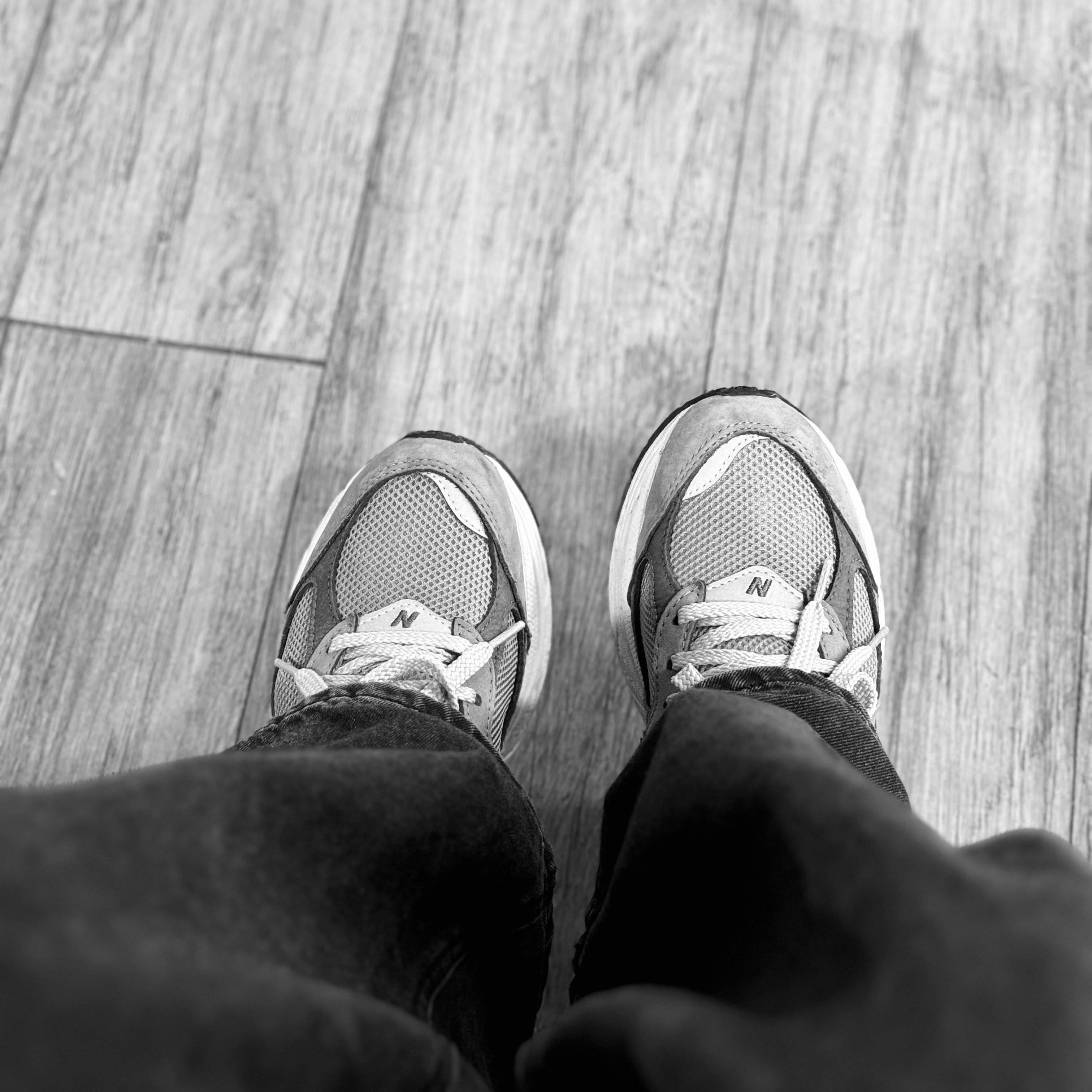 New Balance 2002R Premium Vintage Grey 착용 스타일