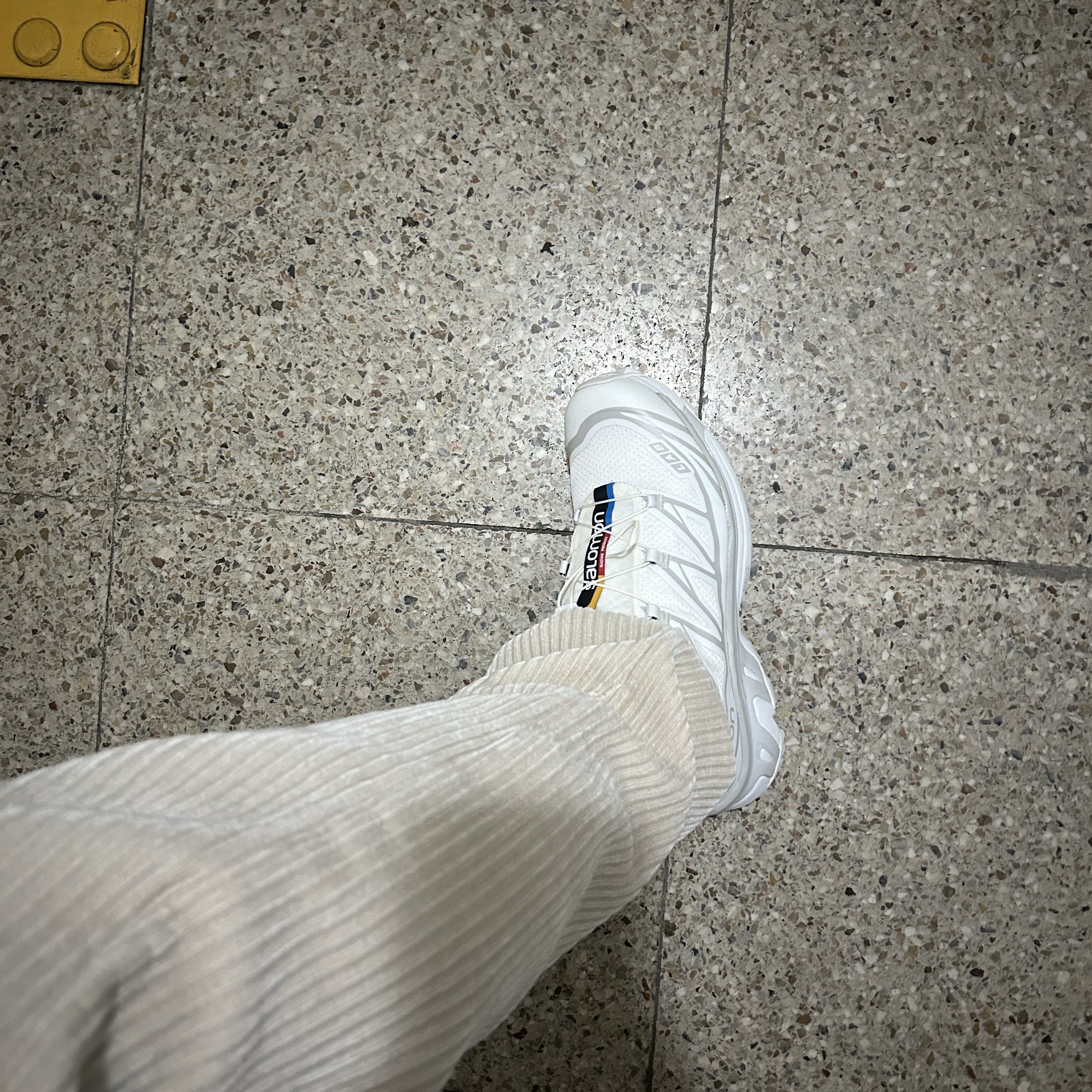 Salomon XT-6 ADV White 착용 스타일