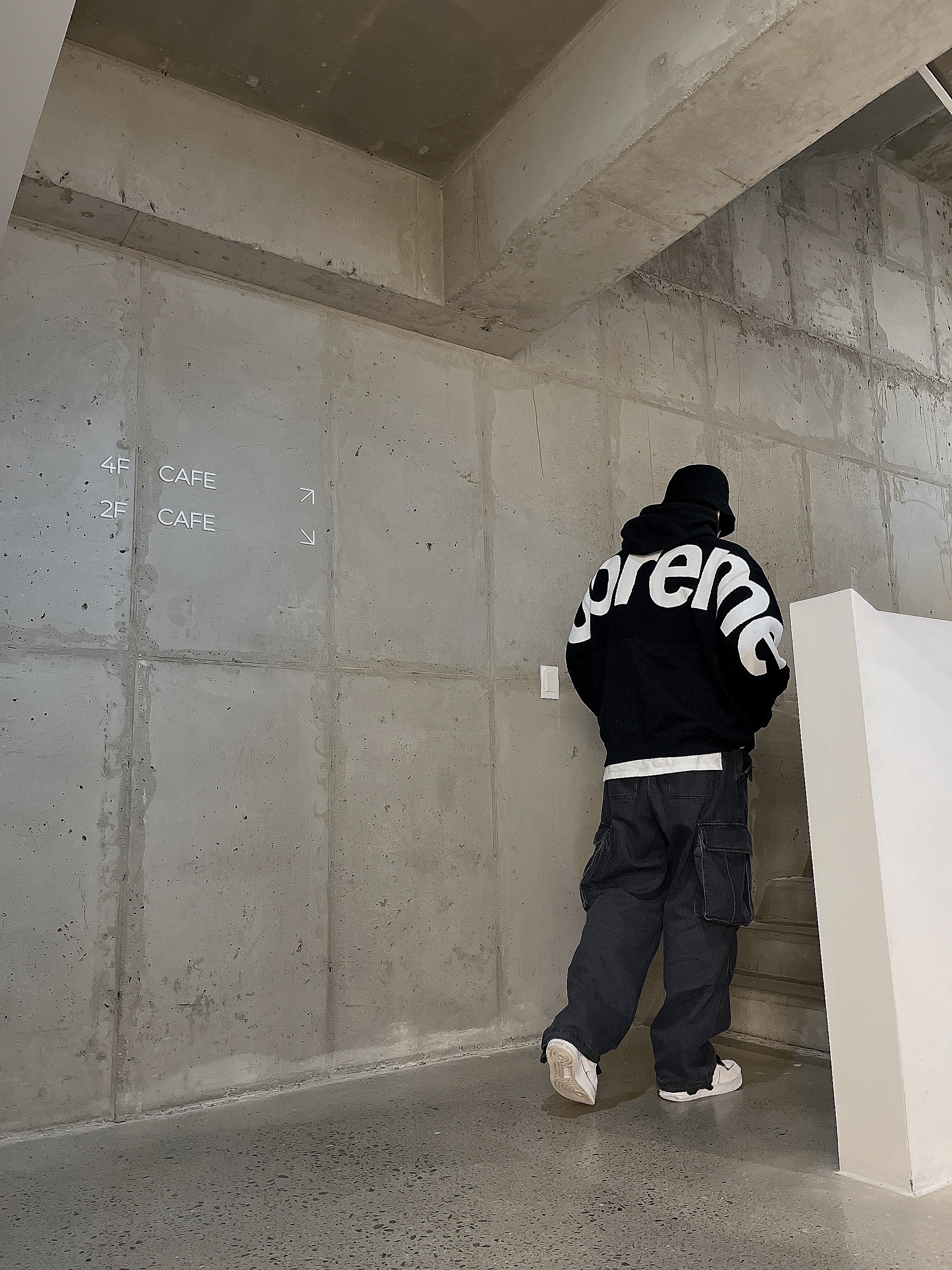 Supreme Big Logo Jacquard Hooded Sweatshirt Black - 23FW, (W) Jordan 1 Mid White Black 착용 스타일 - 2