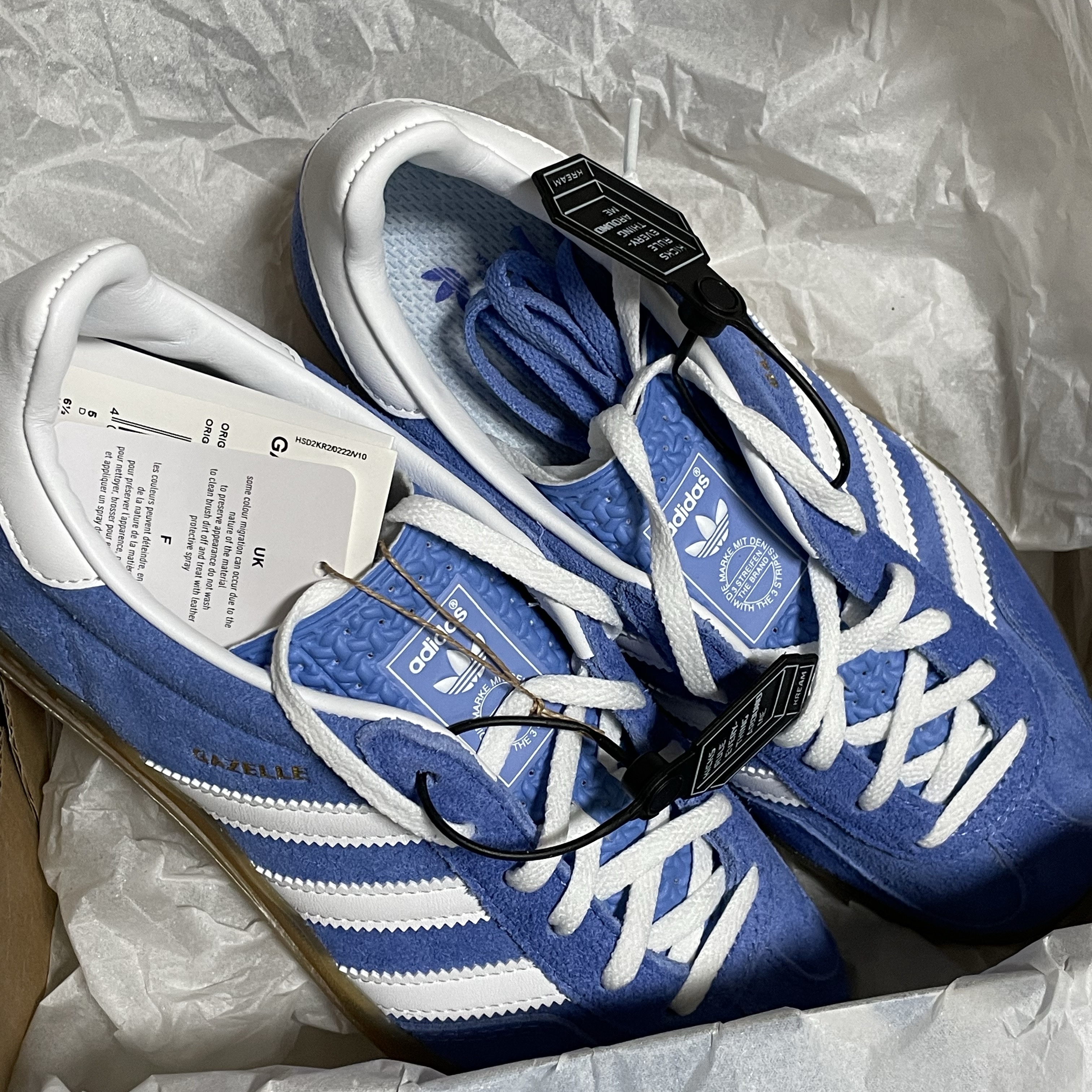 (W) Adidas Gazelle Indoor Blue Fusion Cloud White 착용 스타일