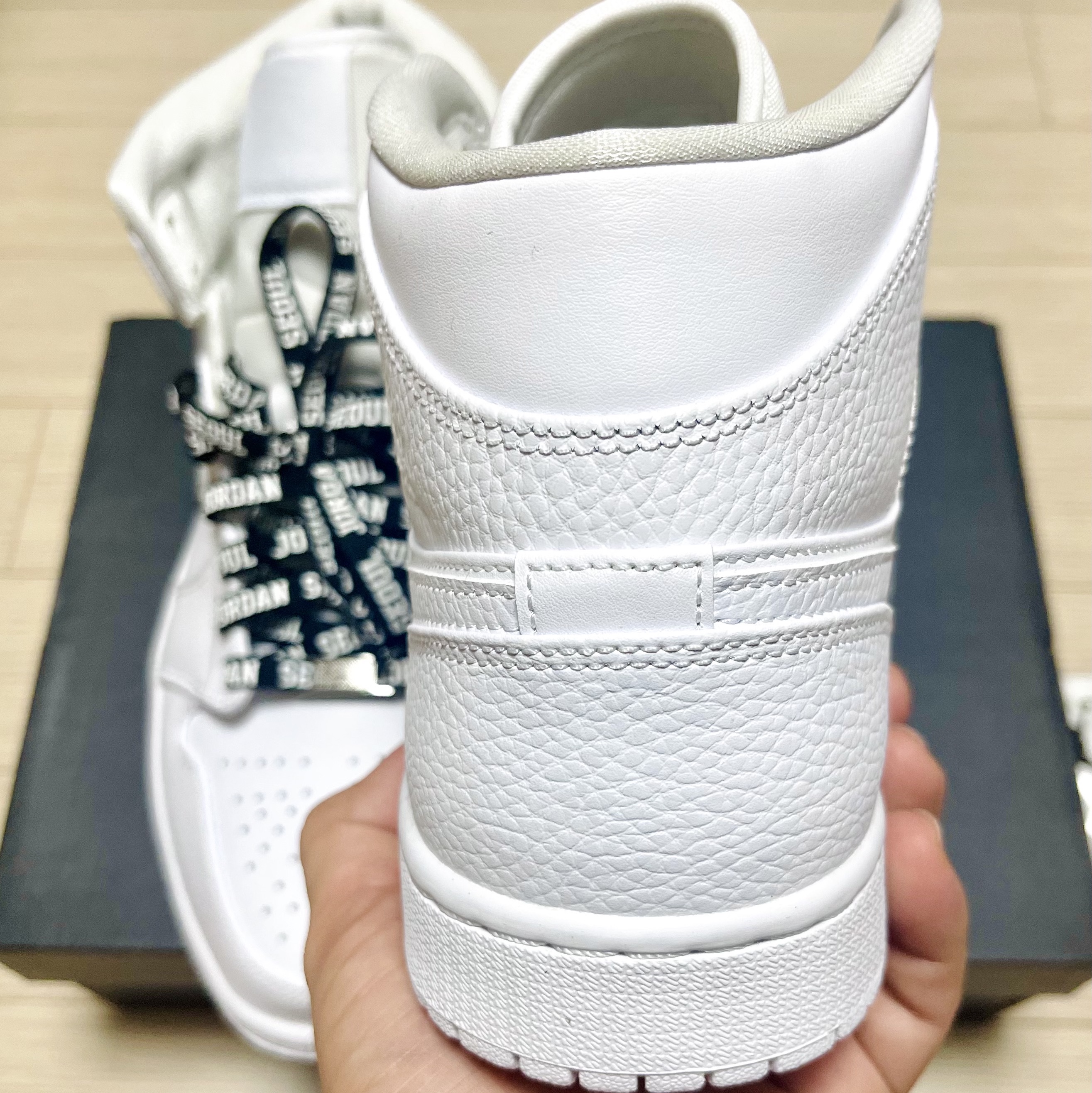 Jordan 1 Mid Triple White 2022 착용 스타일 - 3