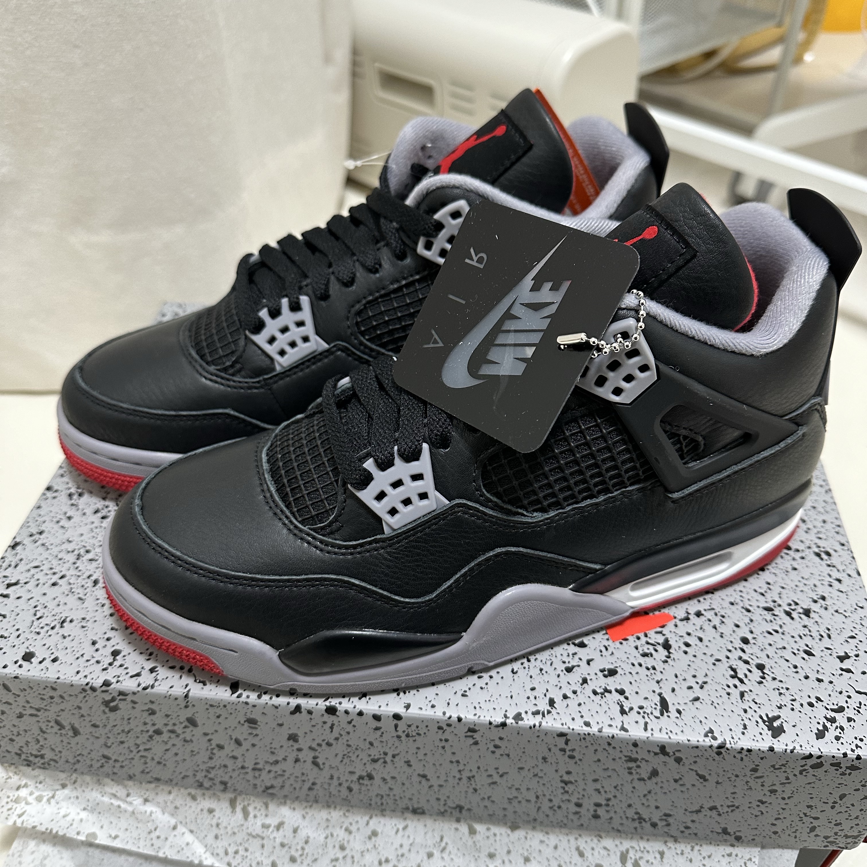 Jordan 4 Retro Bred Reimagined 착용 스타일 - 1