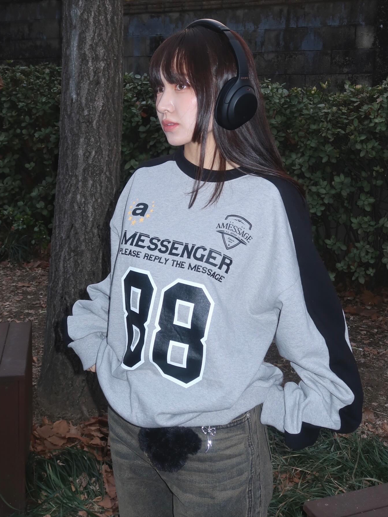 Sony WH-1000XM4 Black (Korean Ver.), (W) UGG Embroidered Logo Earmuff Metal 착용 스타일 - 1