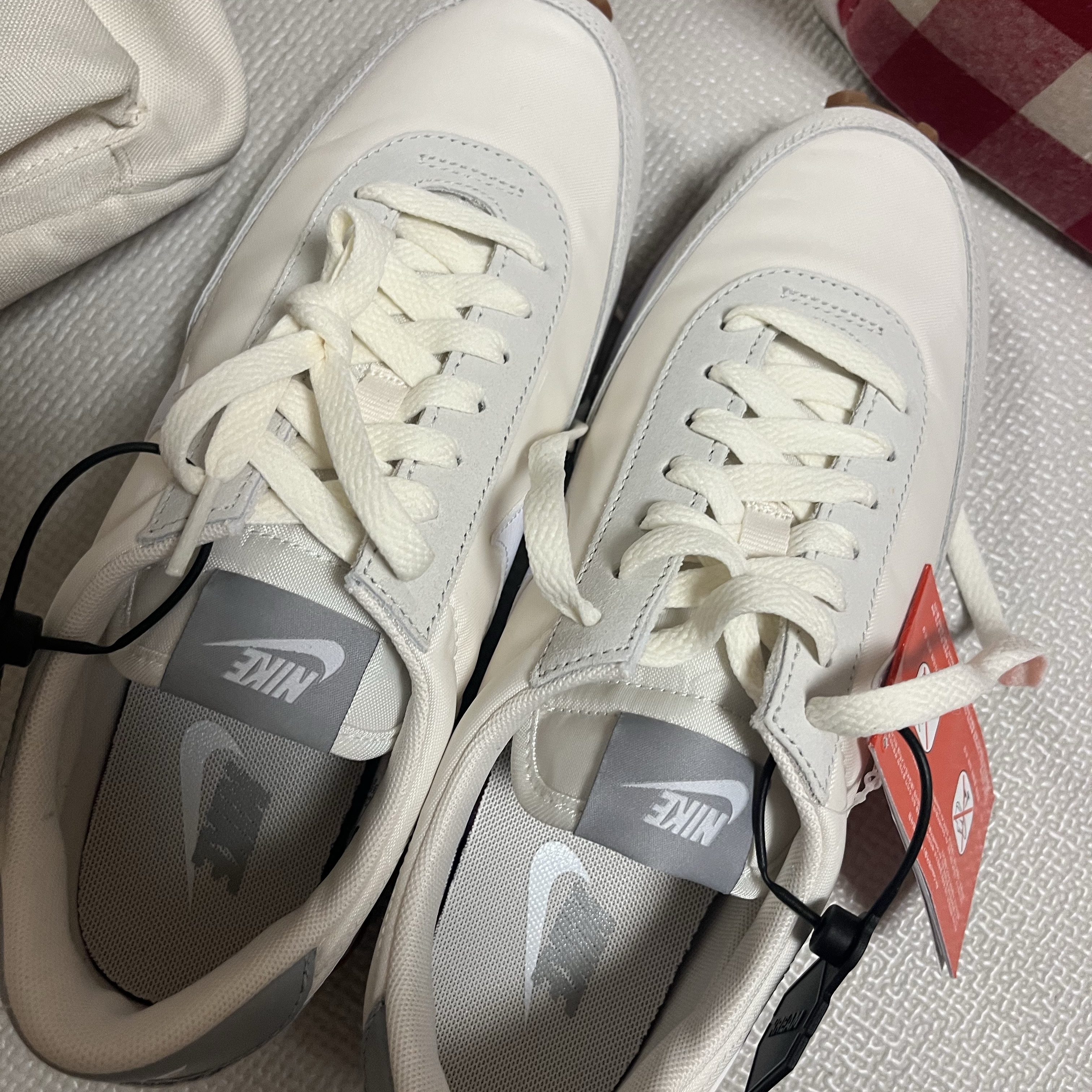 (W) Nike Daybreak Summit White 착용 스타일
