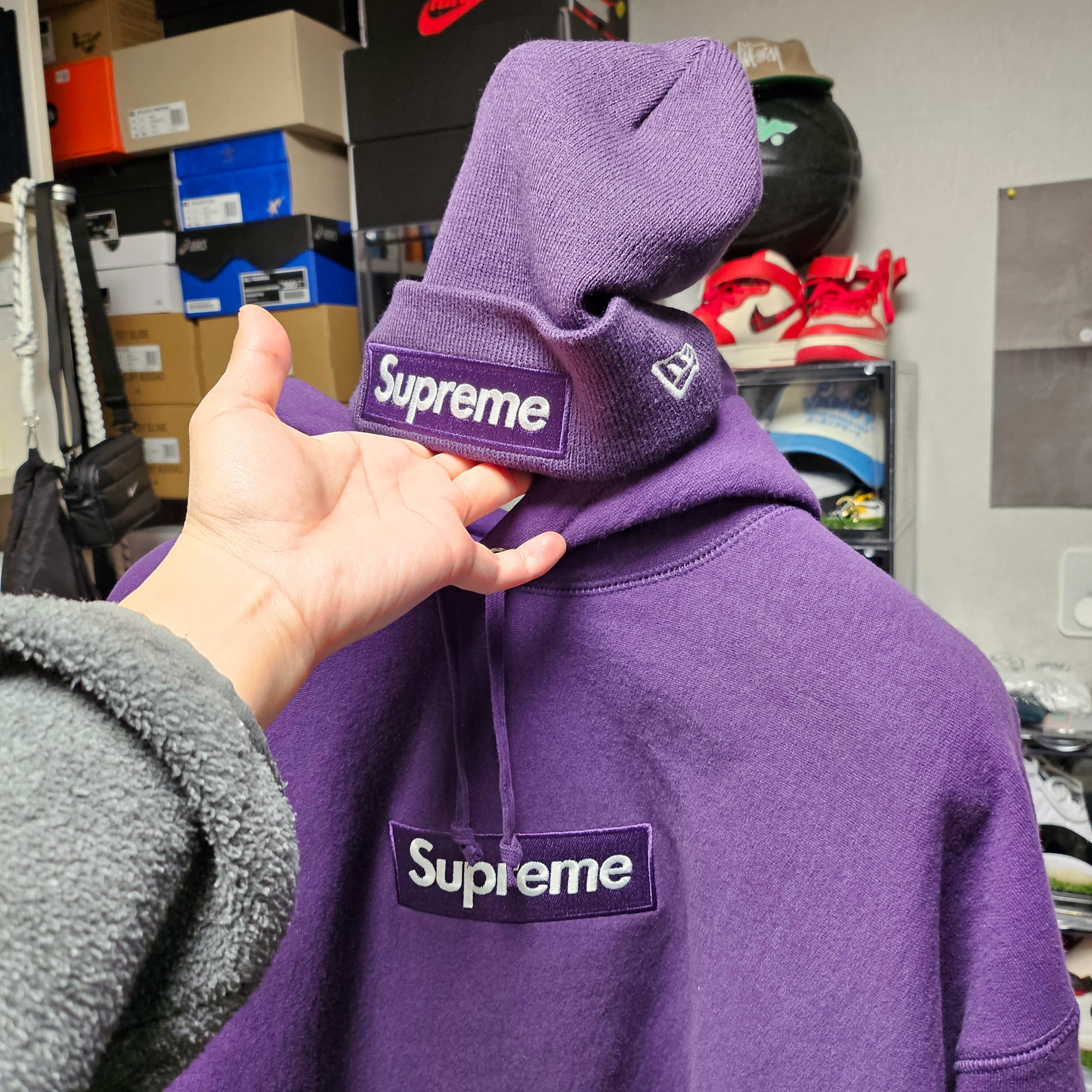 Supreme New Era Box Logo Beanie Dark Purple - 23FW, Supreme Big Logo Beanie Black 착용 스타일 - 2