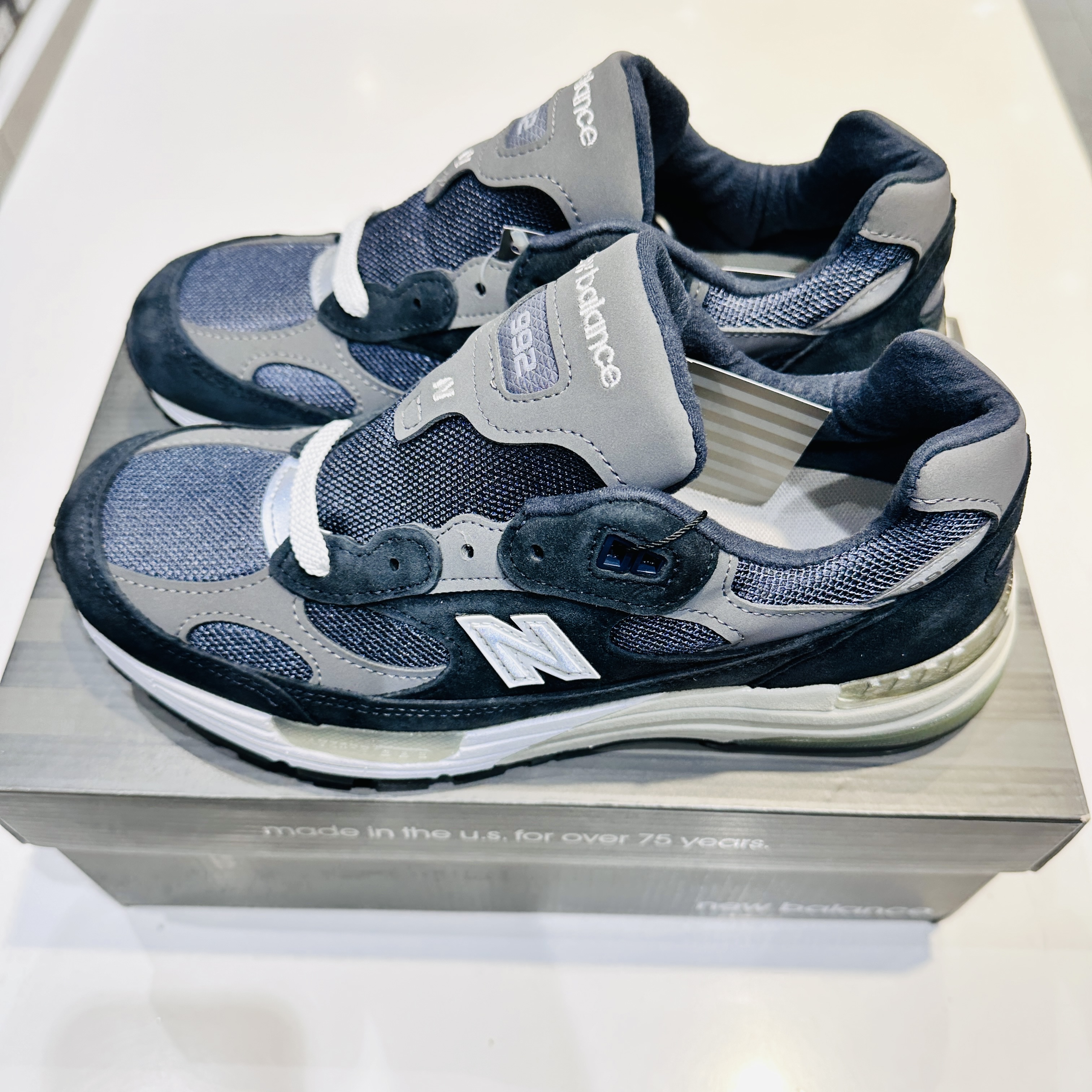 New Balance 992 Made in USA Navy 착용 스타일 - 2