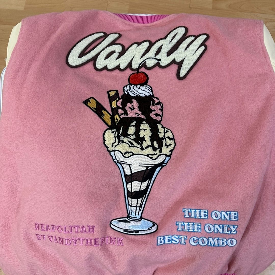 Vandy The Pink Sundae Varsity Jacket Pink 착용 스타일 - 1