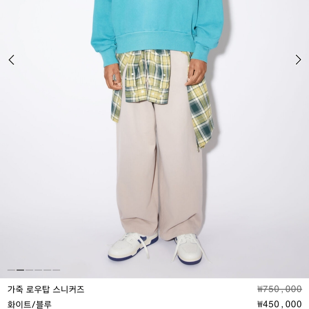 (W) Acne Studios Low Top Sneakers White Blue 착용 스타일 - 2