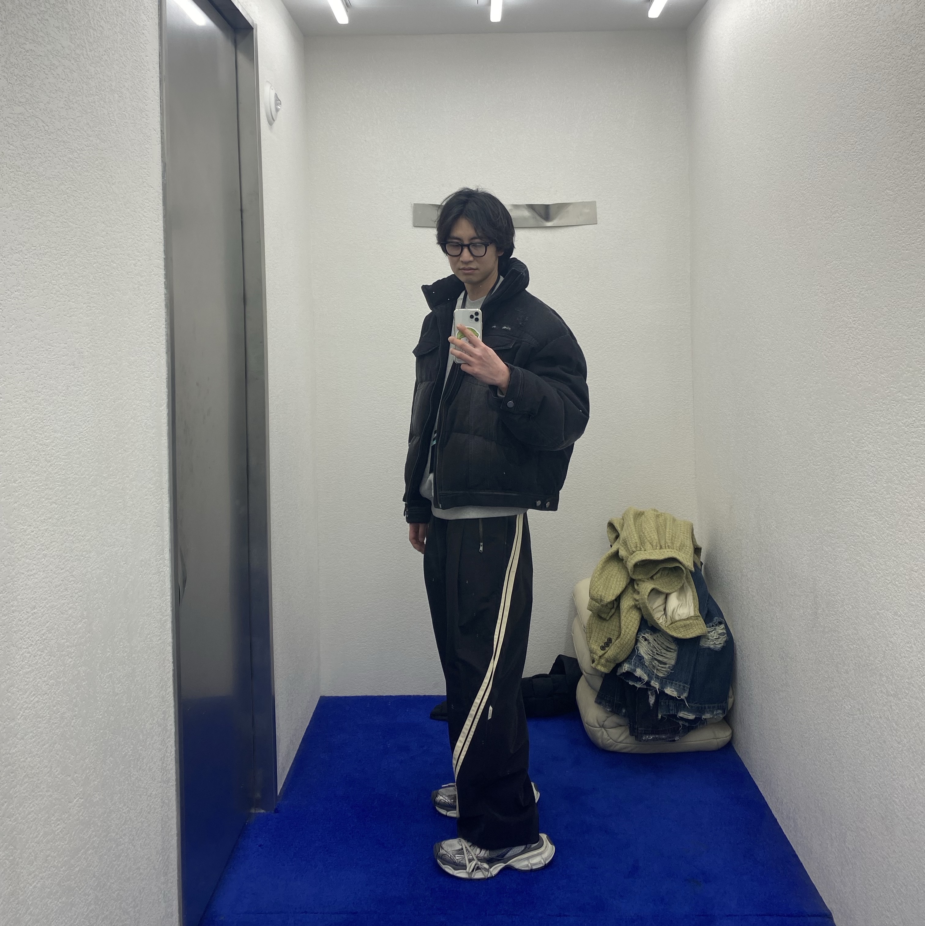 Ader Error Bashar Trousers Noir, Balenciaga 3XL Mule Grey White Red 착용 스타일 - 2