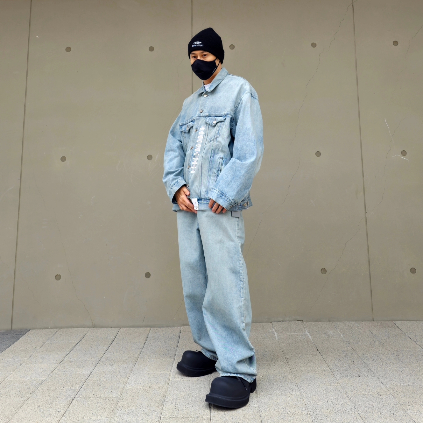 Balenciaga Steroid Derby Black, Balenciaga Denim Size Sticker Jacket in Blue 착용 스타일 - 1