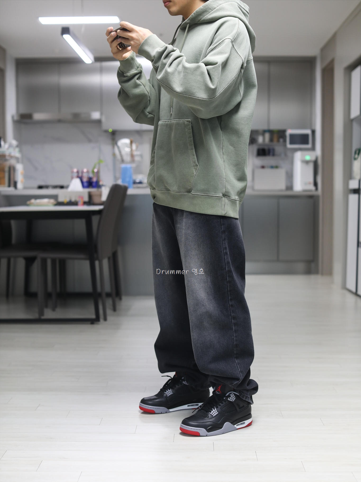 Jordan 4 Retro Bred Reimagined 착용 스타일 - 1