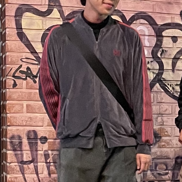 Needles R.C. Track Jacket Velour Charcoal, Adidas Tobacco Gruen Collegiate Burgundy 착용 스타일 - 3