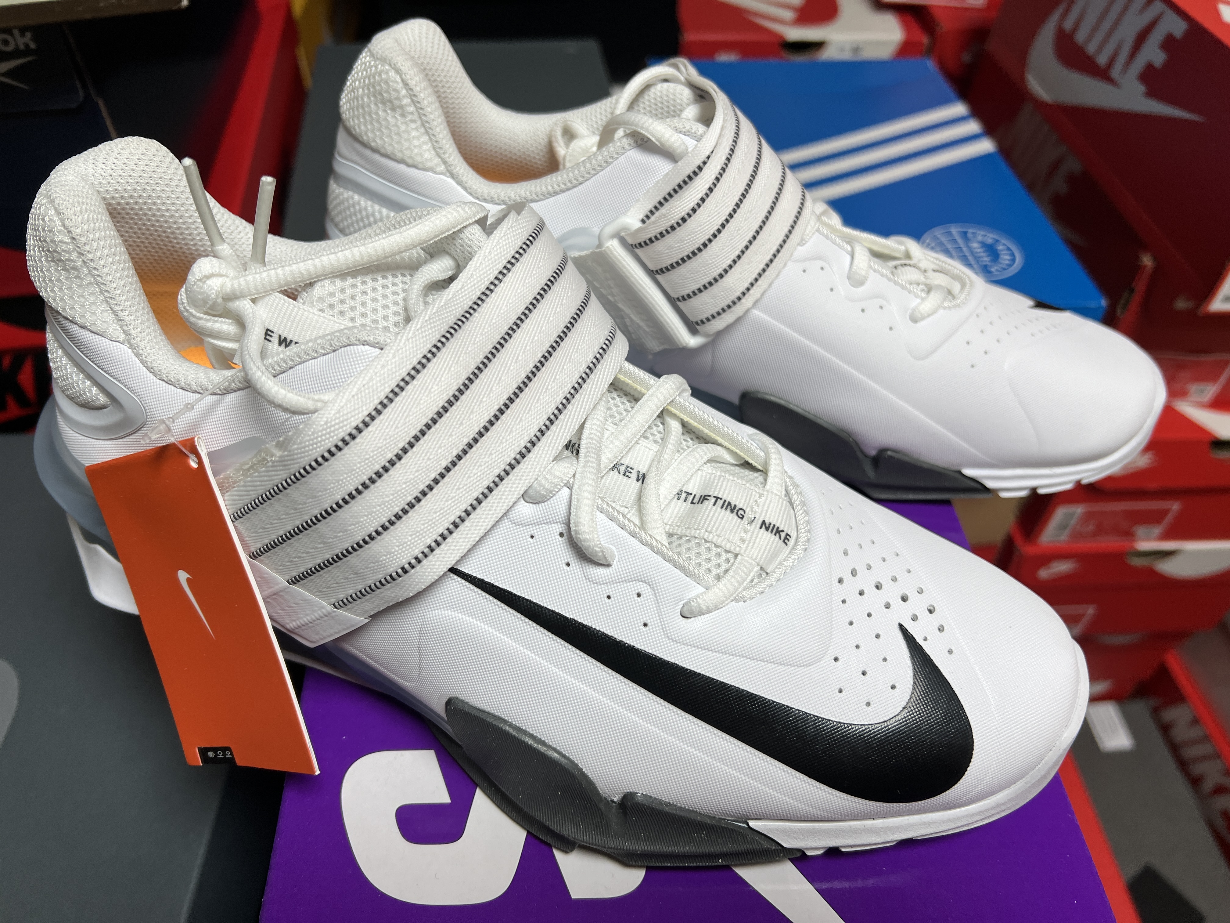 Nike Savaleos White Iron Grey 착용 스타일