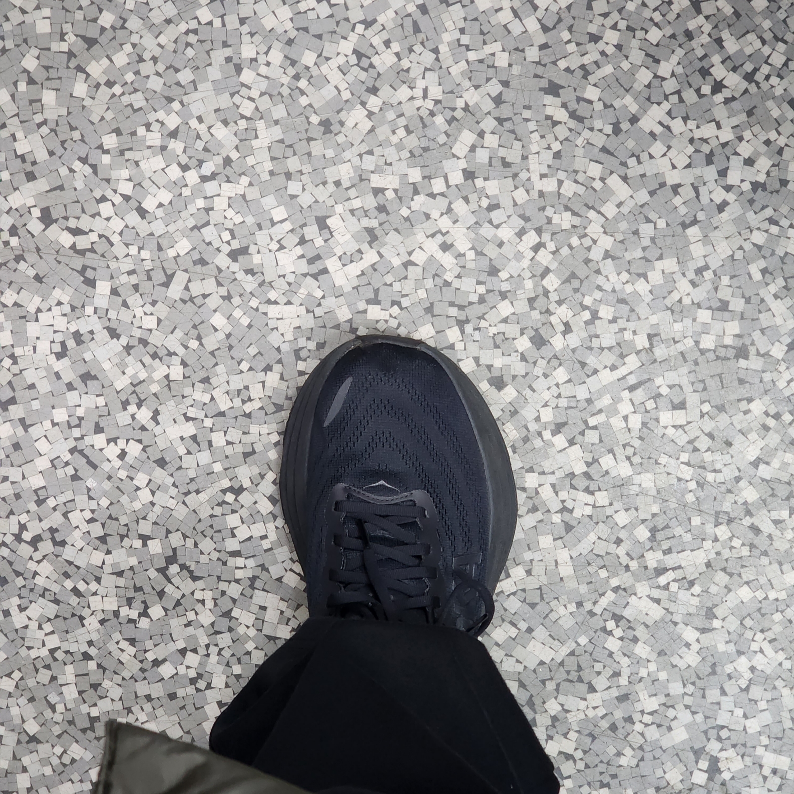 Hoka Bondi 8 Black - Wide 착용 스타일